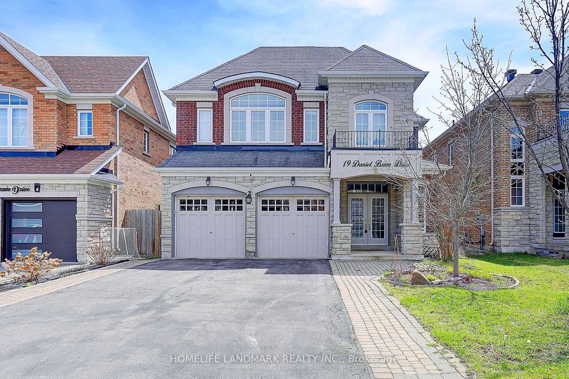 Photo 1 of 19 Daniel Bram Drive, Vaughan, Patterson — HOMEH