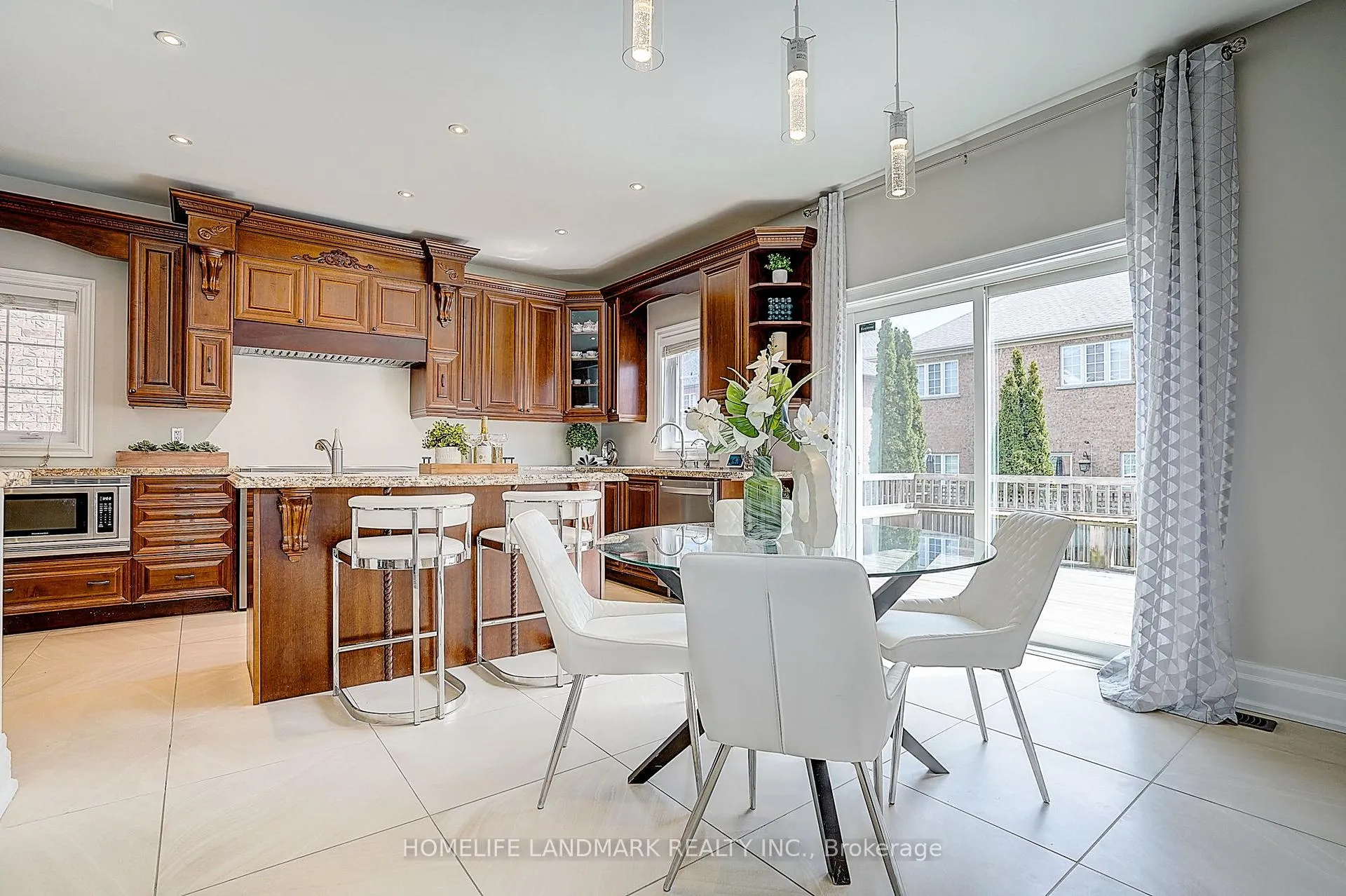 Photo 13 of 19 Daniel Bram Drive, Vaughan, Patterson — HOMEH