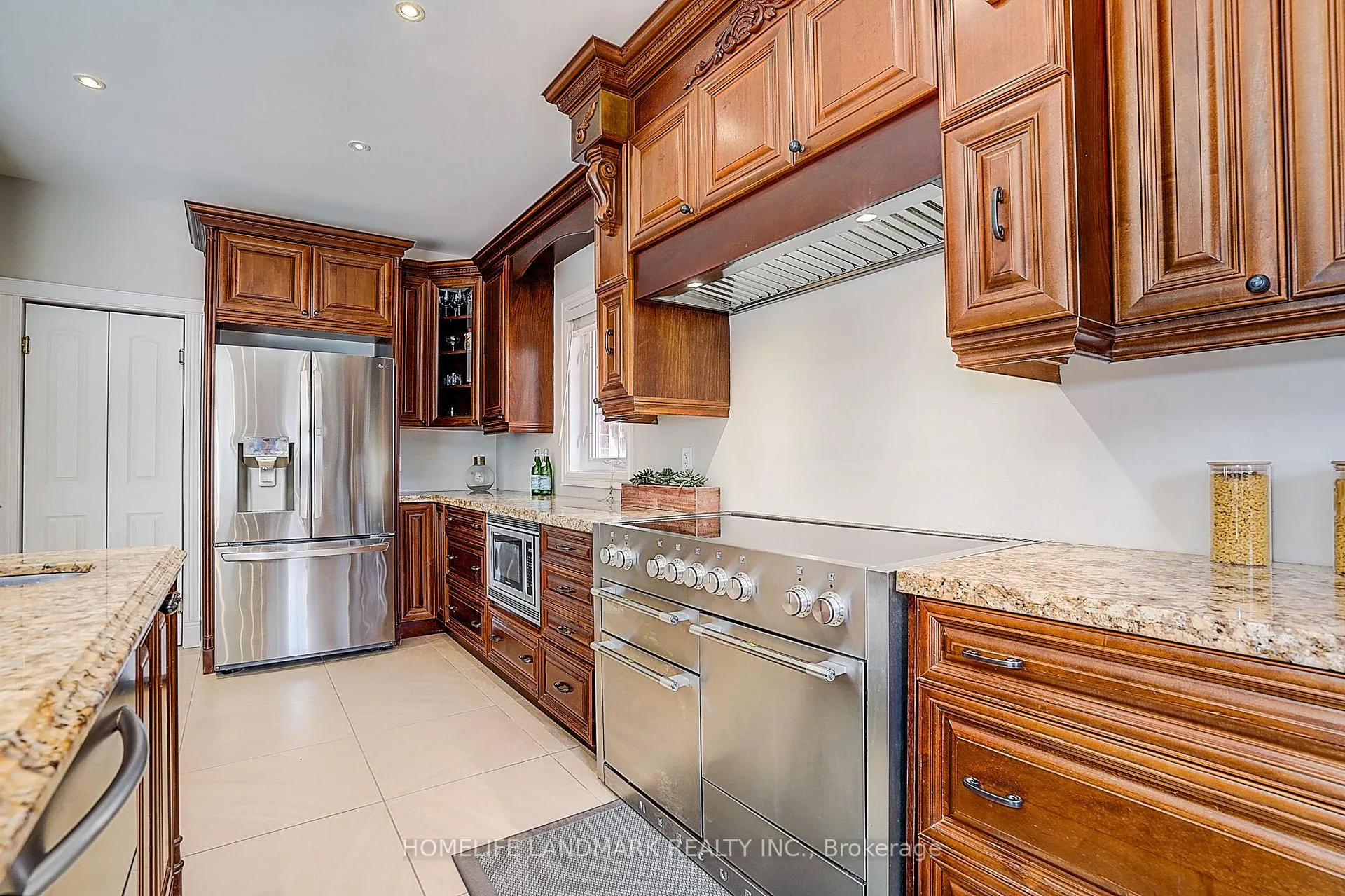 Photo 17 of 19 Daniel Bram Drive, Vaughan, Patterson — HOMEH