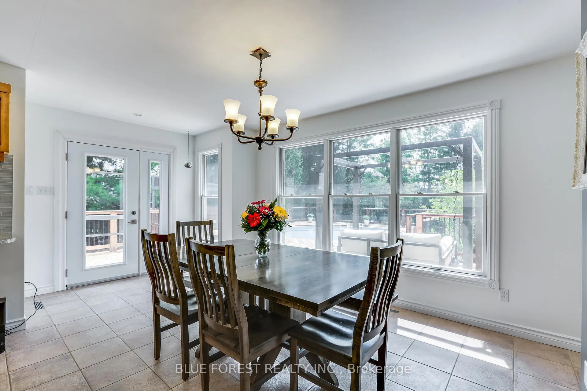 Photo 4 of 58 Aberdeen Drive, Middlesex Centre, Coldstream — HOMEH