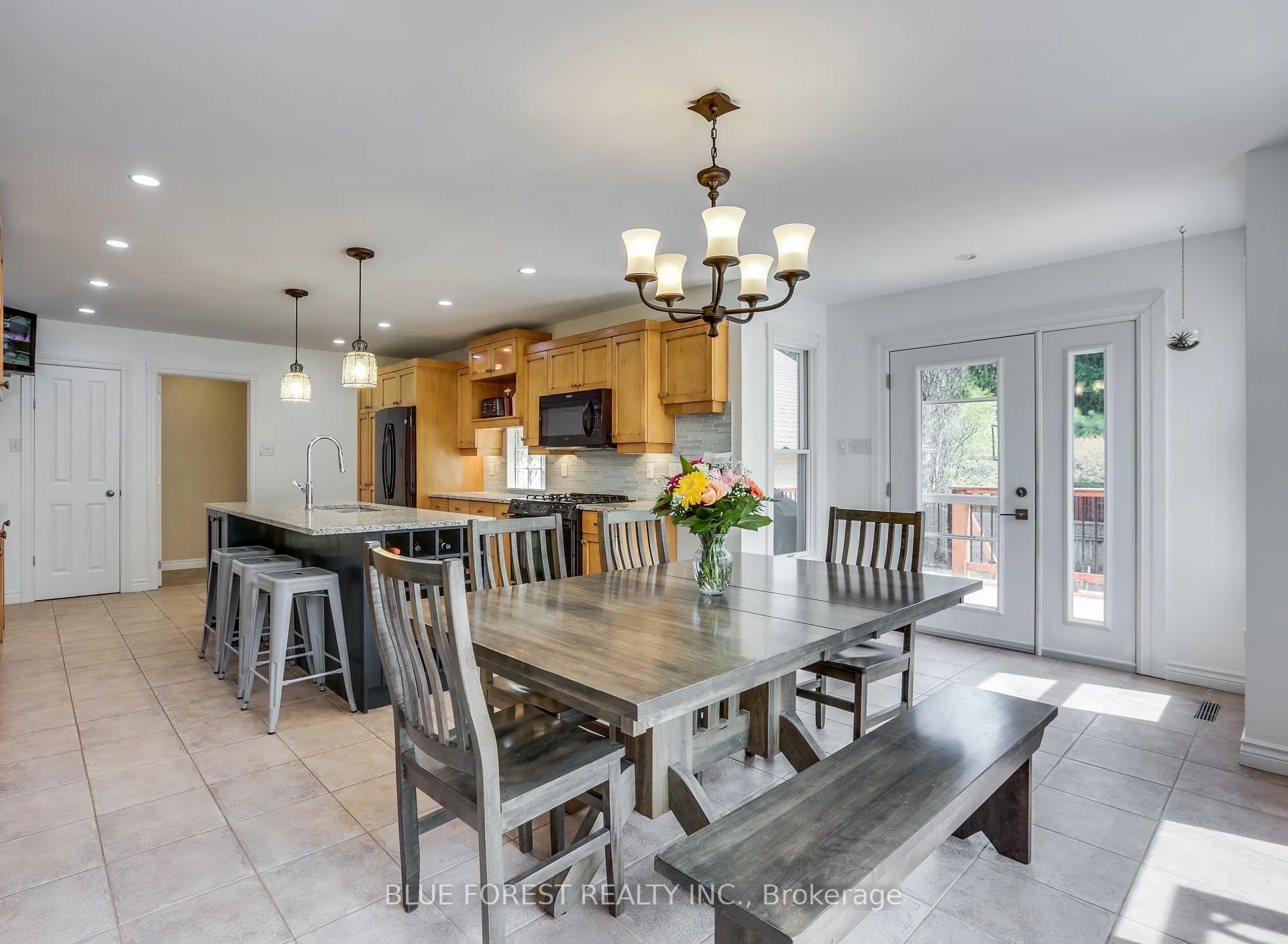 Photo 5 of 58 Aberdeen Drive, Middlesex Centre, Coldstream — HOMEH