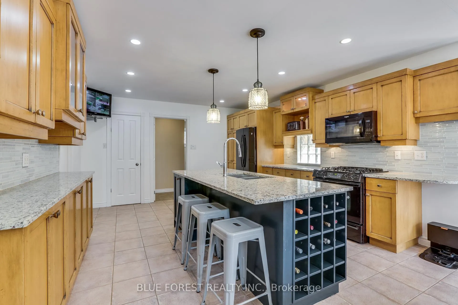 Photo 8 of 58 Aberdeen Drive, Middlesex Centre, Coldstream — HOMEH