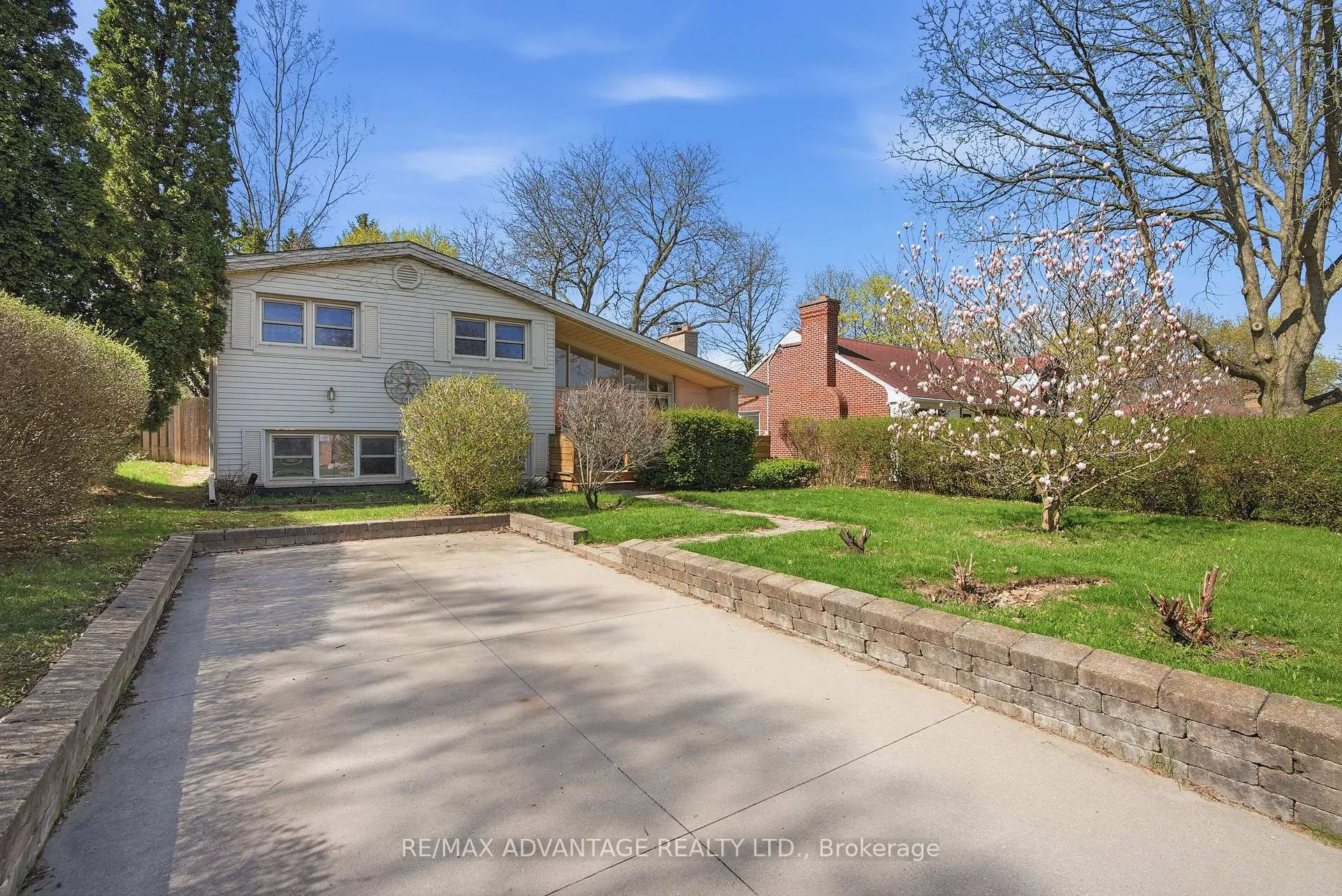 Photo 2 of 5 Mountsfield Drive, London, South G — HOMEH