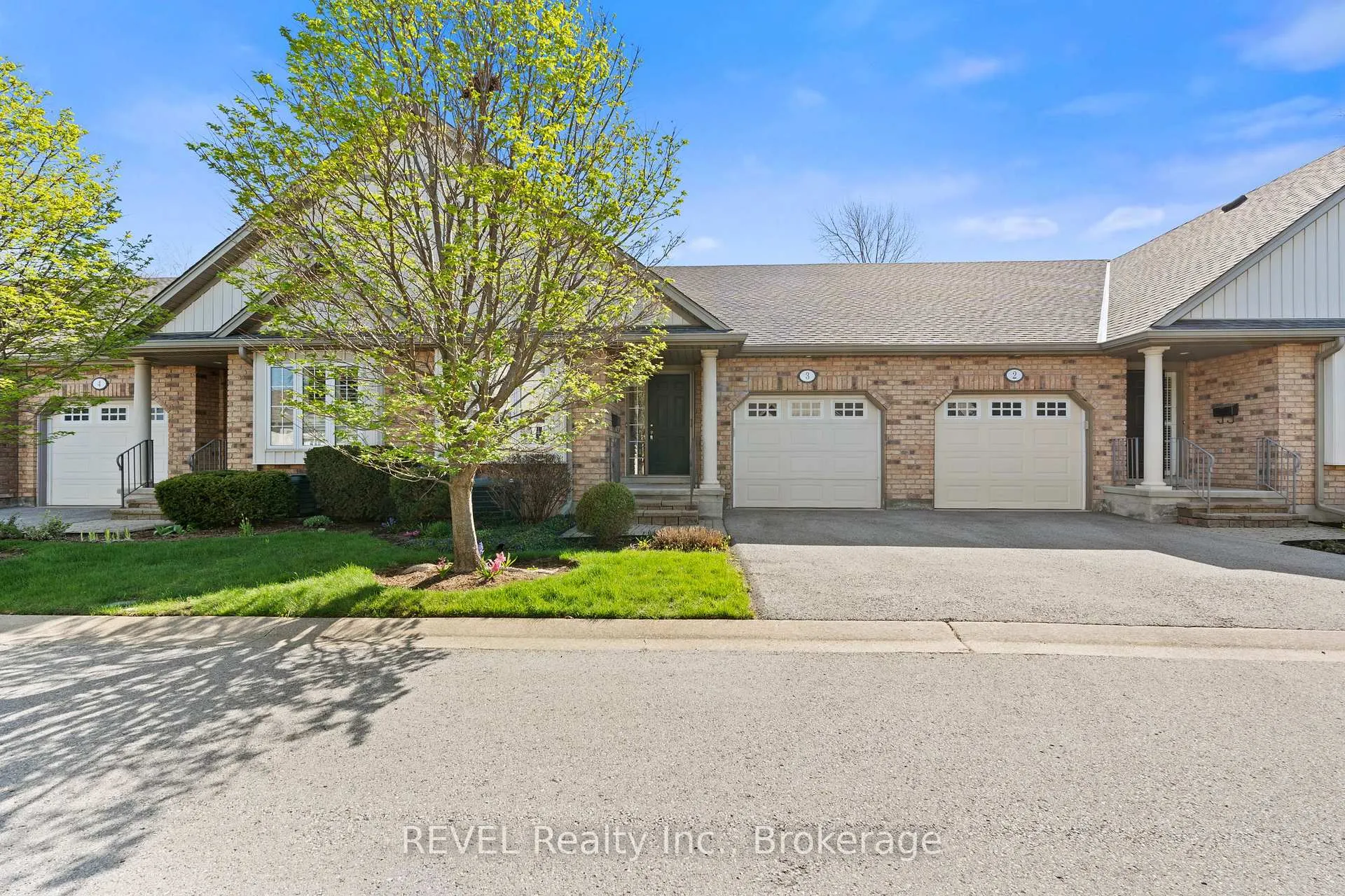 Front of Unit 3, 605 Welland Avenue