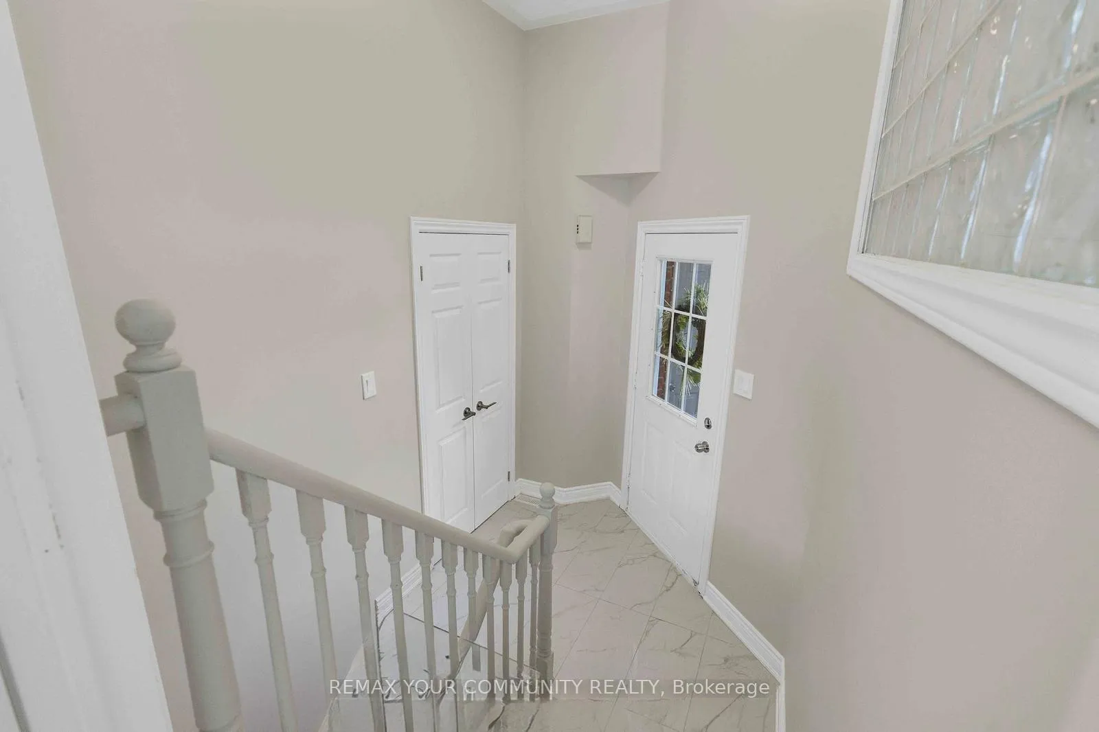 Photo 3 of Unit Main, 47 Holly Meadow Road, Barrie, Holly — HOMEH