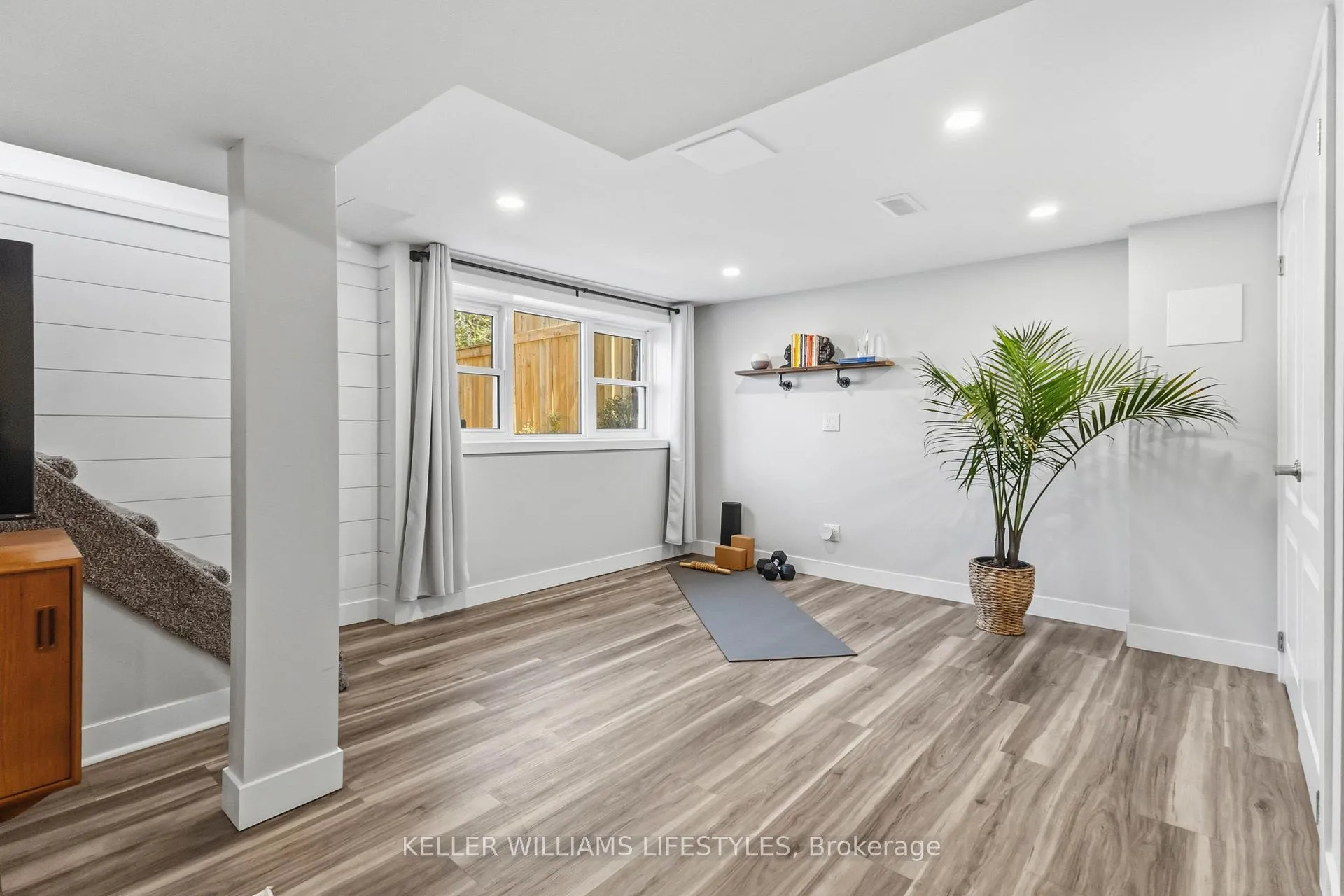 Photo 29 of 6 Windsor Crescent, London, South F — HOMEH