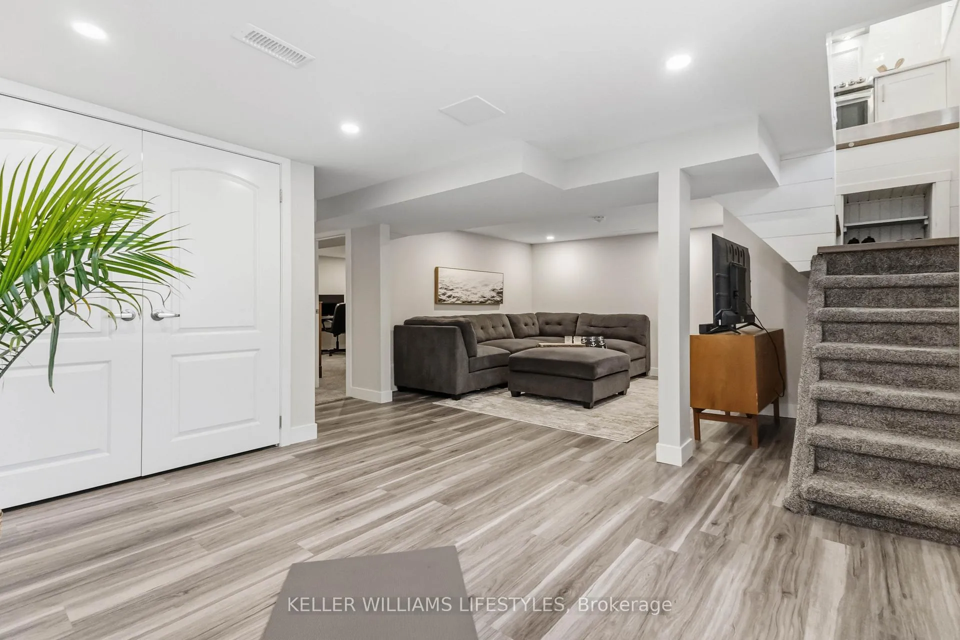 Photo 31 of 6 Windsor Crescent, London, South F — HOMEH