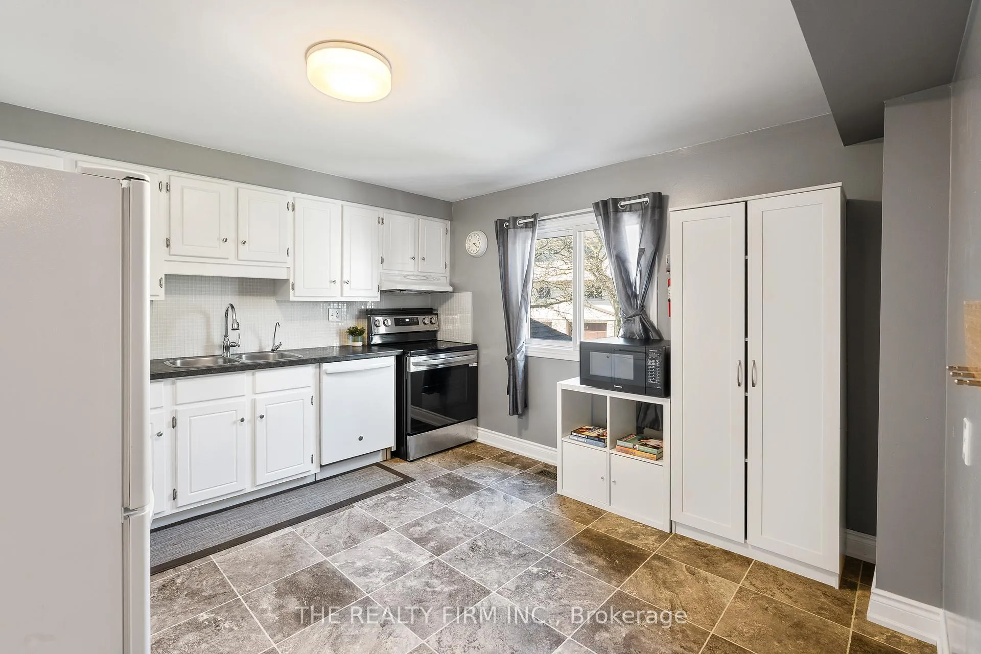 Photo 12 of Unit 60, 300 Sandringham Crescent, London, South R — HOMEH