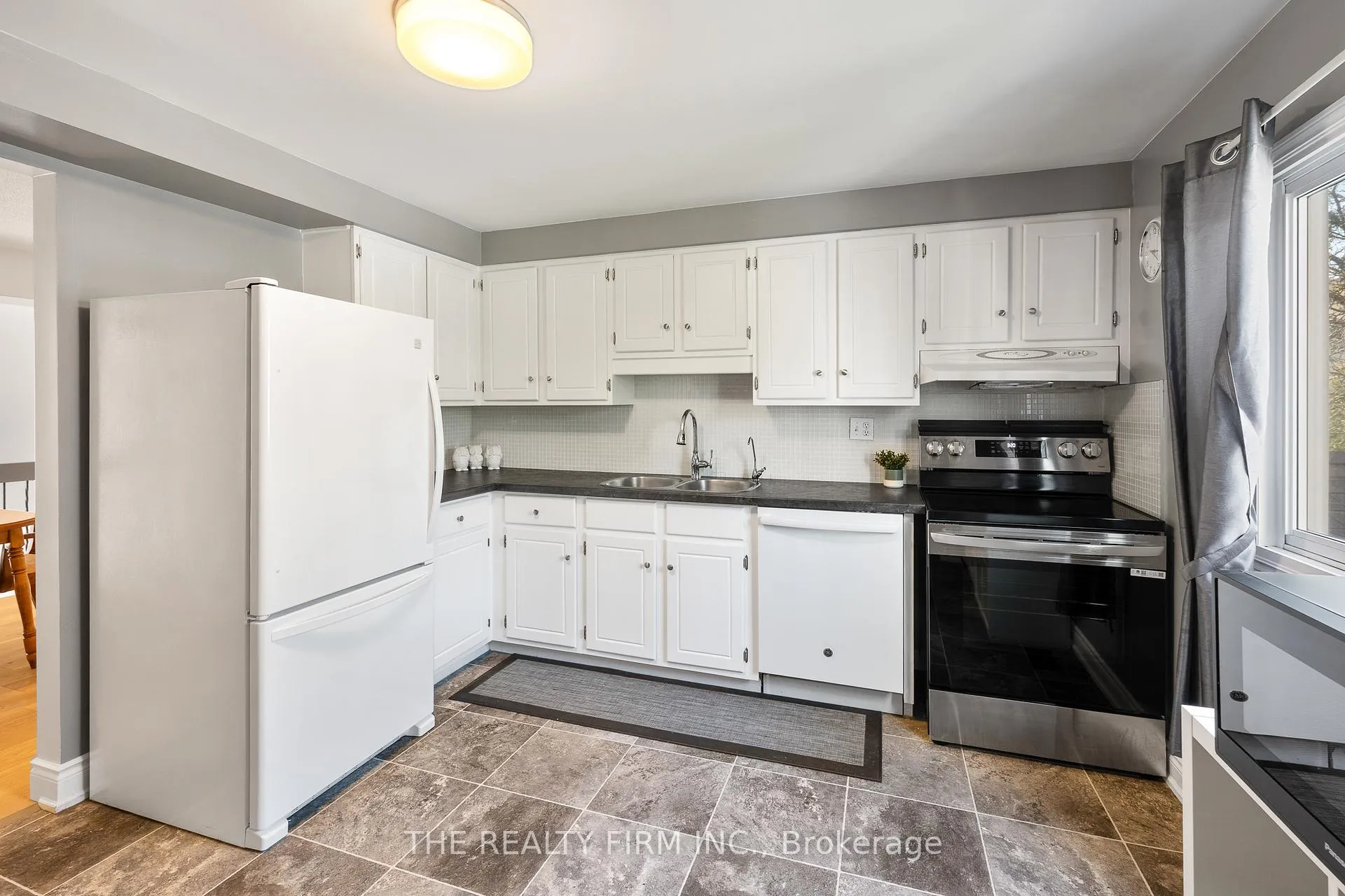 Photo 13 of Unit 60, 300 Sandringham Crescent, London, South R — HOMEH