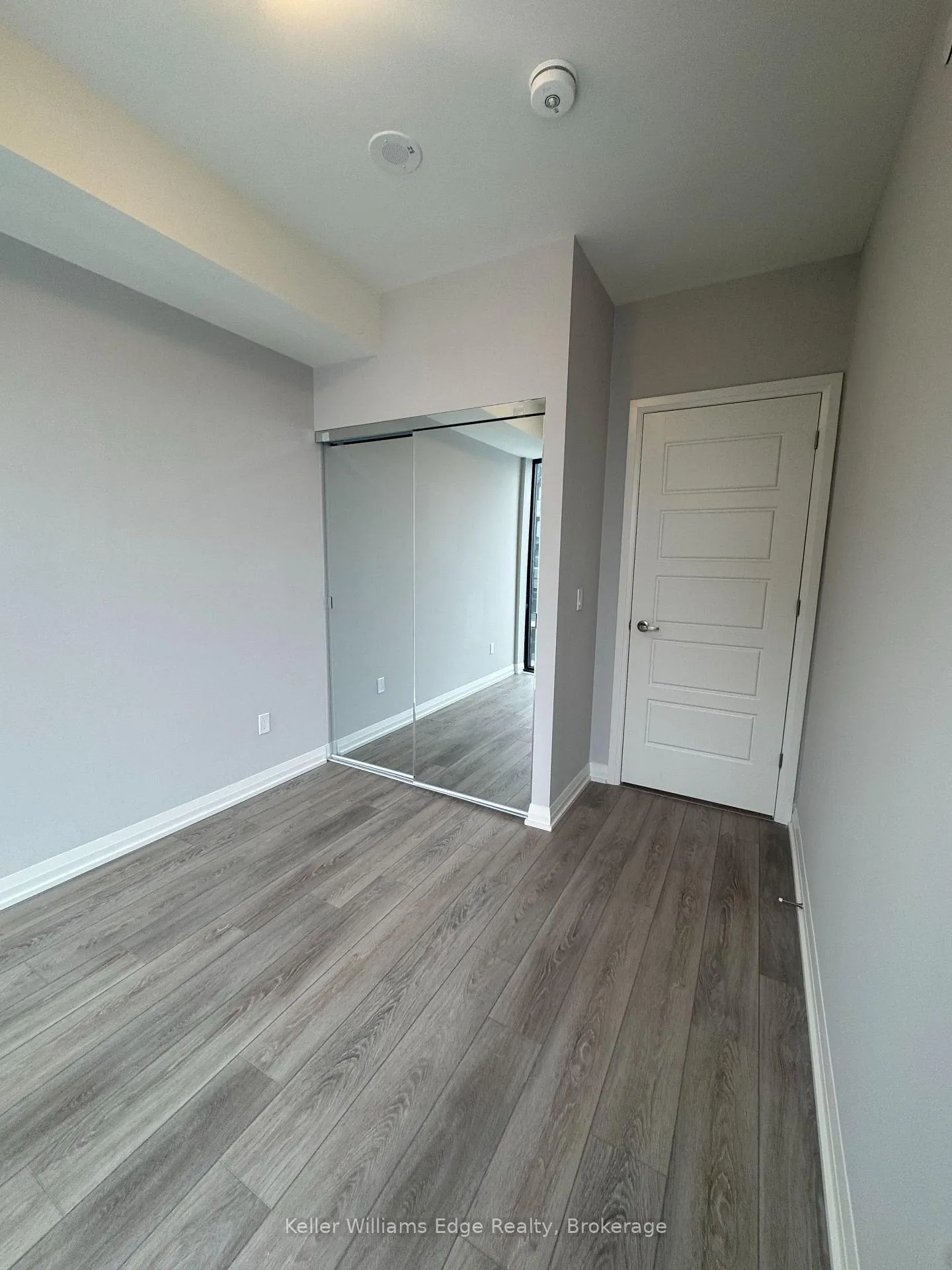 Photo 8 of Unit 809, 1415 Dundas Street E, Oakville, Joshua Meadows — HOMEH