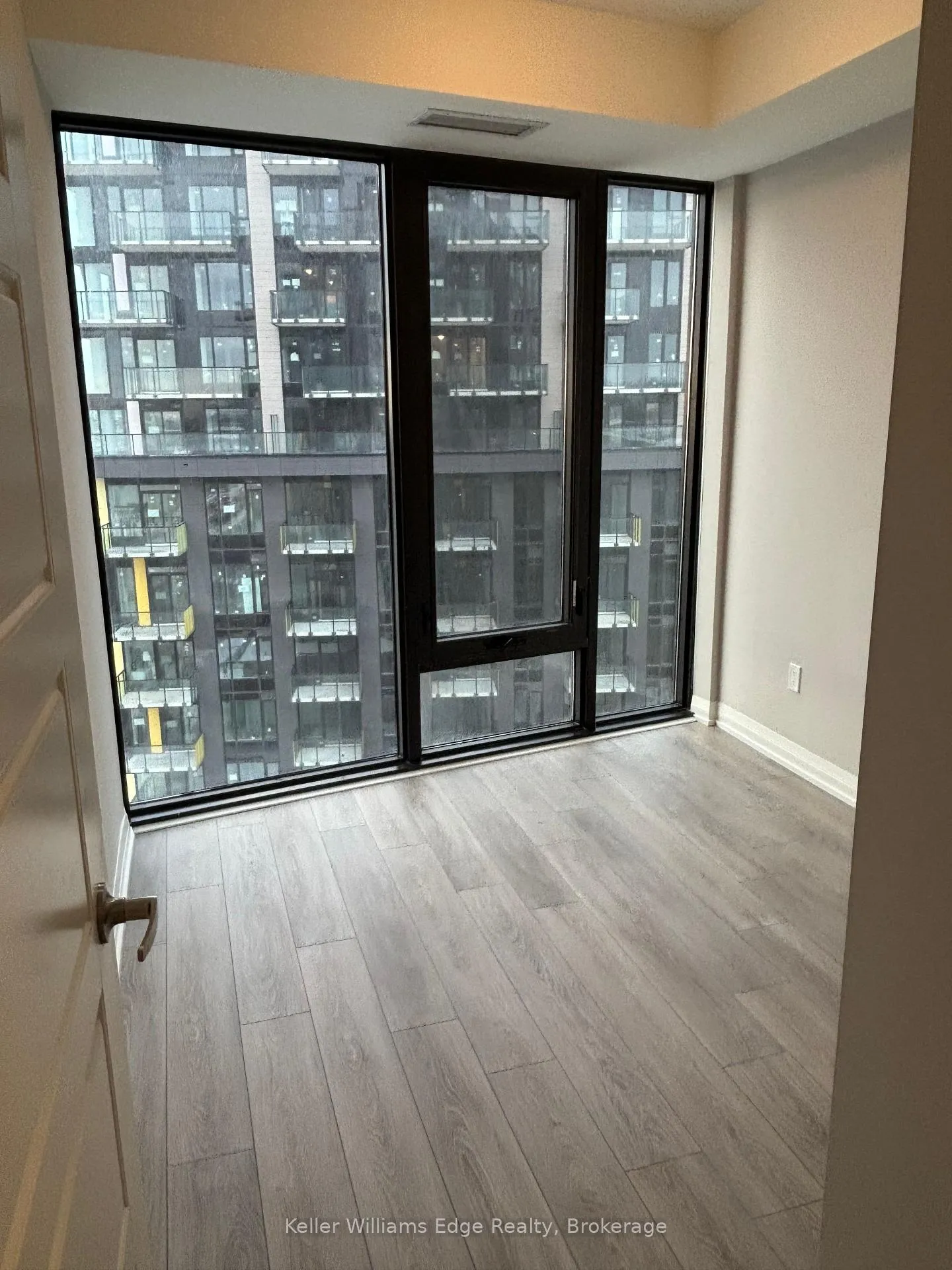 Photo 9 of Unit 809, 1415 Dundas Street E, Oakville, Joshua Meadows — HOMEH