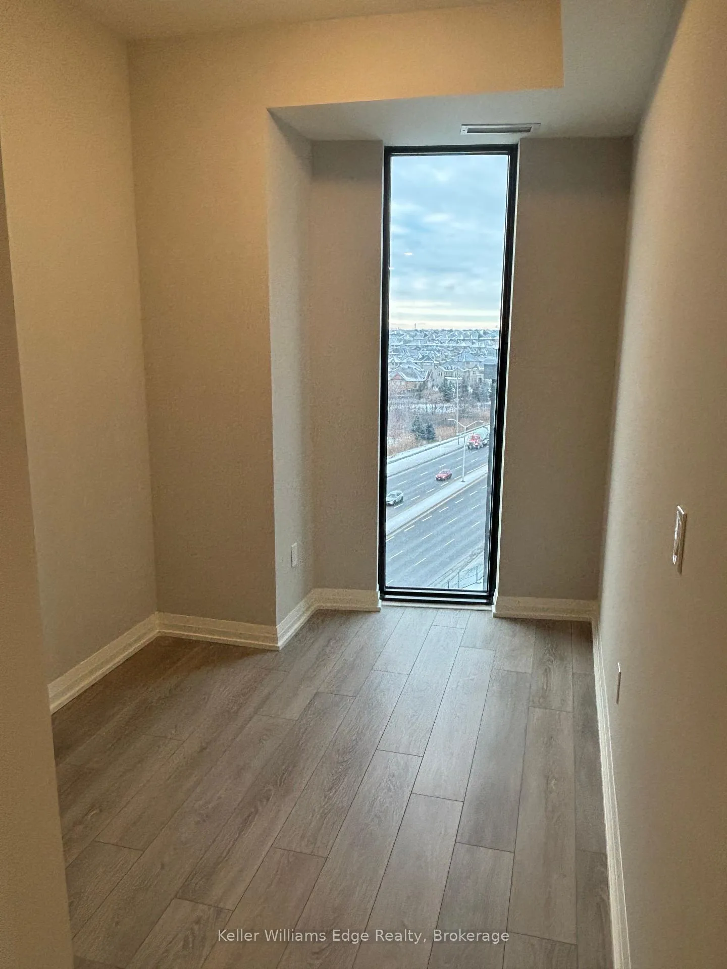 Photo 10 of Unit 809, 1415 Dundas Street E, Oakville, Joshua Meadows — HOMEH