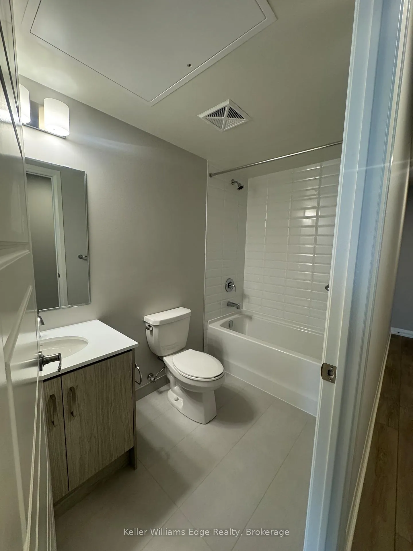 Photo 11 of Unit 809, 1415 Dundas Street E, Oakville, Joshua Meadows — HOMEH
