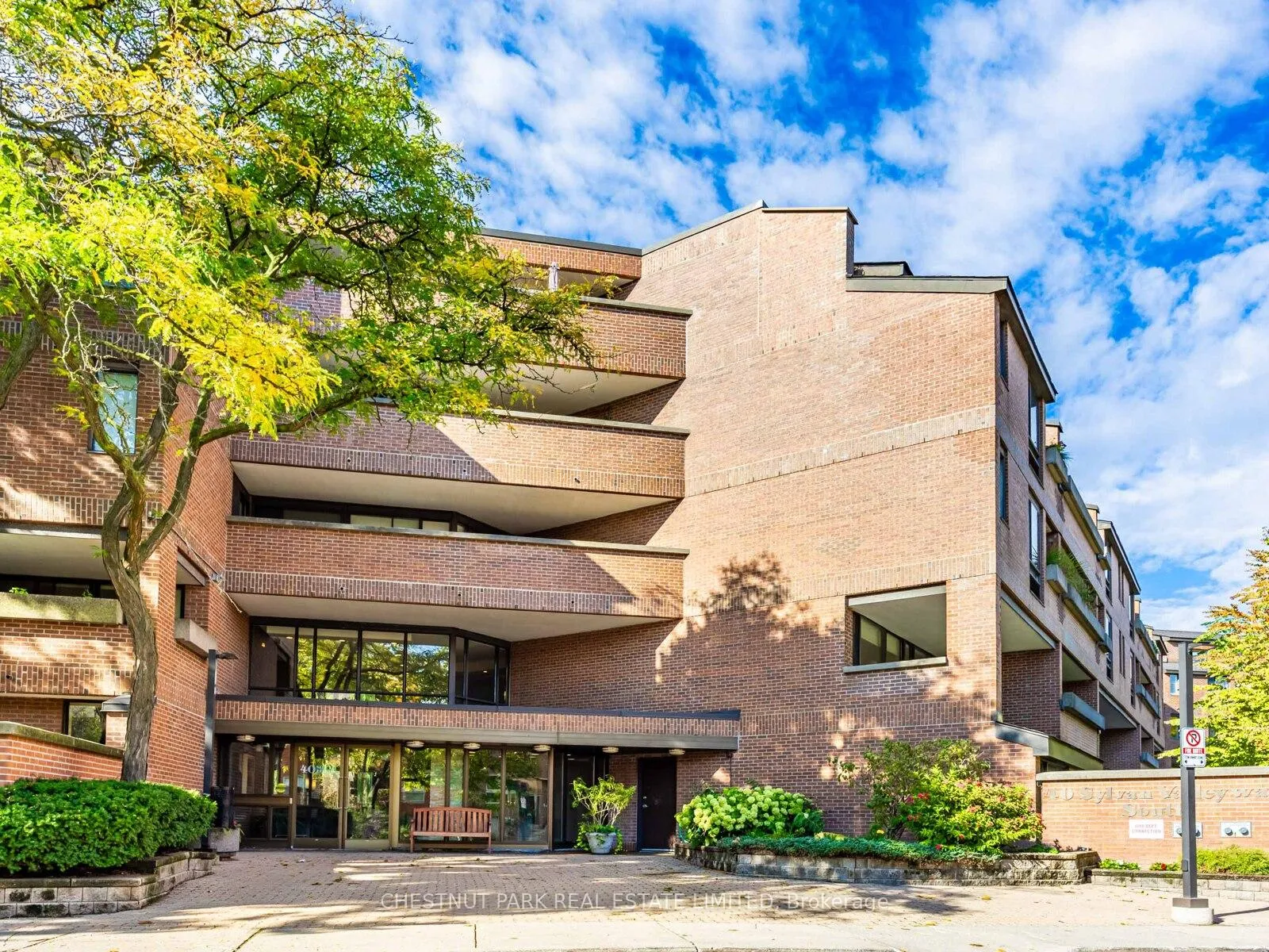 Photo 3 of Unit 507, 40 Sylvan Valleyway, Toronto, Bedford Park-Nortown — HOMEH