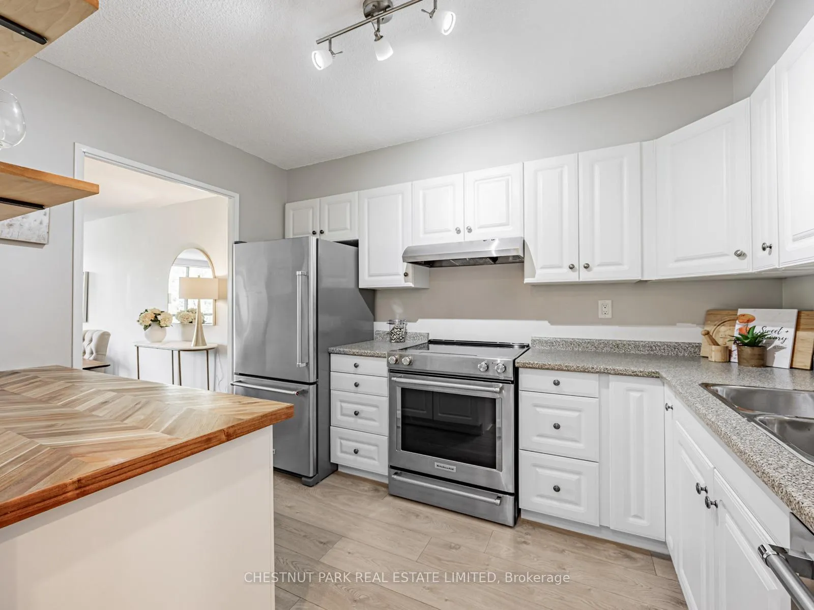 Photo 6 of Unit 507, 40 Sylvan Valleyway, Toronto, Bedford Park-Nortown — HOMEH