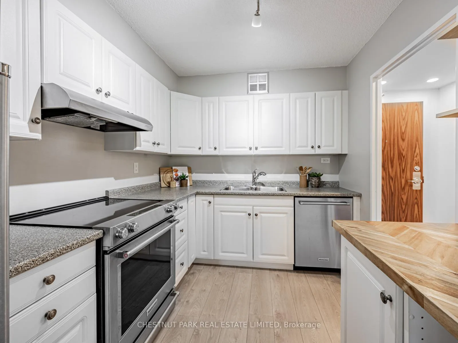 Photo 8 of Unit 507, 40 Sylvan Valleyway, Toronto, Bedford Park-Nortown — HOMEH