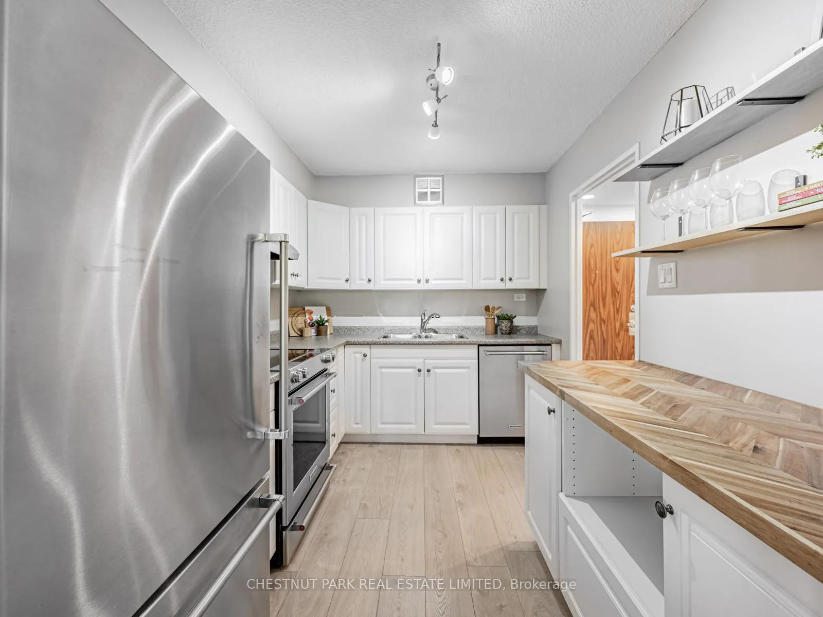 Photo 9 of Unit 507, 40 Sylvan Valleyway, Toronto, Bedford Park-Nortown — HOMEH