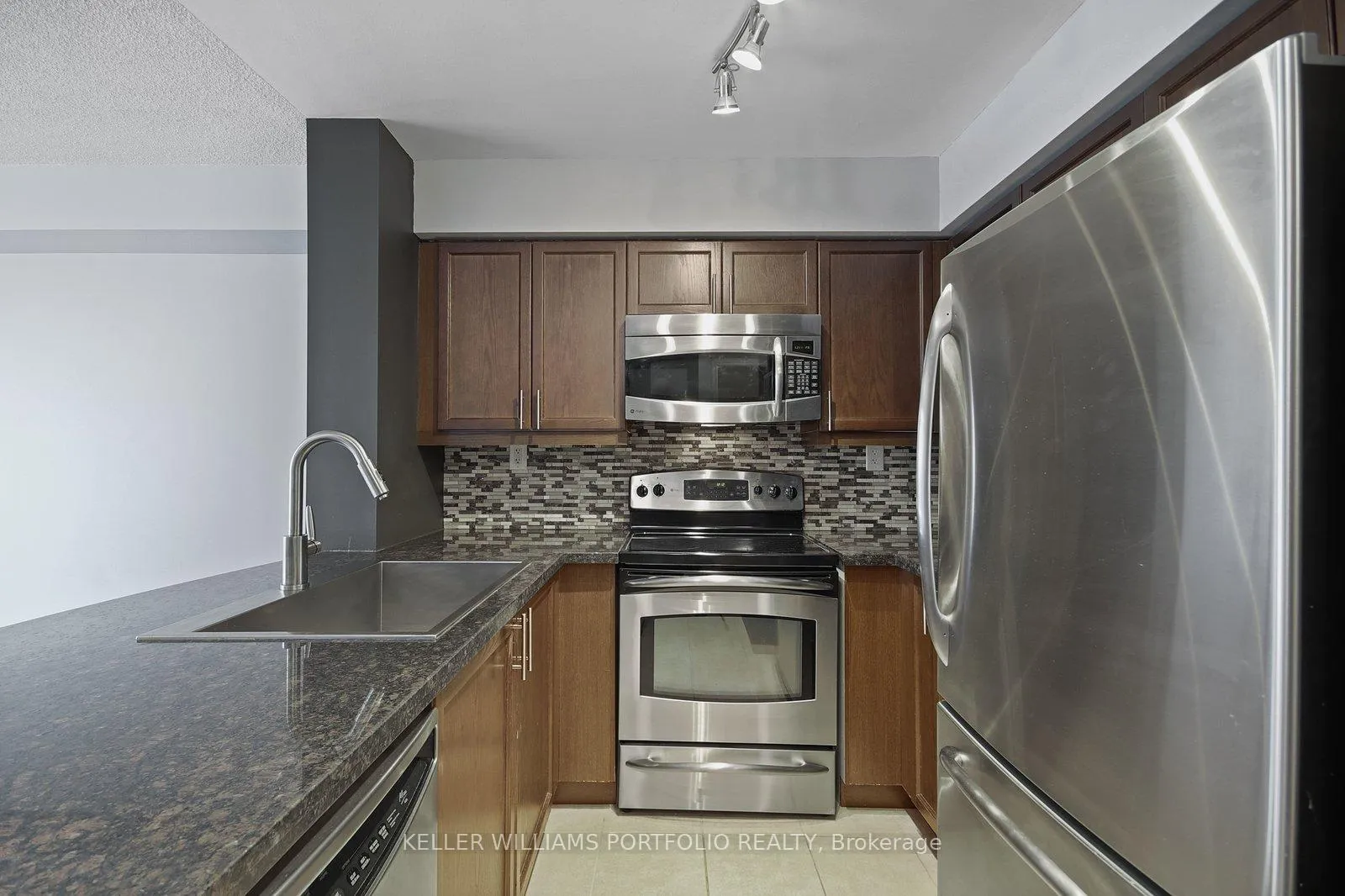 Photo 5 of Unit 2208, 5 Michael Power Place, Etobicoke, Islington-City Centre West — HOMEH