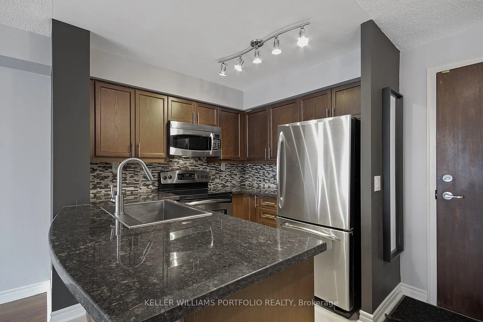 Photo 6 of Unit 2208, 5 Michael Power Place, Etobicoke, Islington-City Centre West — HOMEH
