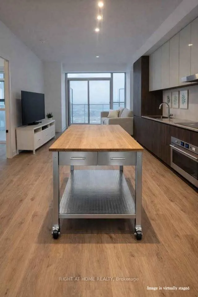 Photo 2 of Unit 3810, 8 Interchange Way, Vaughan, Vaughan Corporate Centre — HOMEH