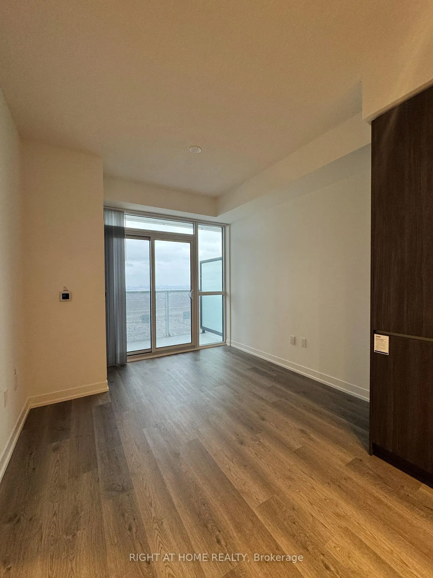 Photo 9 of Unit 3810, 8 Interchange Way, Vaughan, Vaughan Corporate Centre — HOMEH