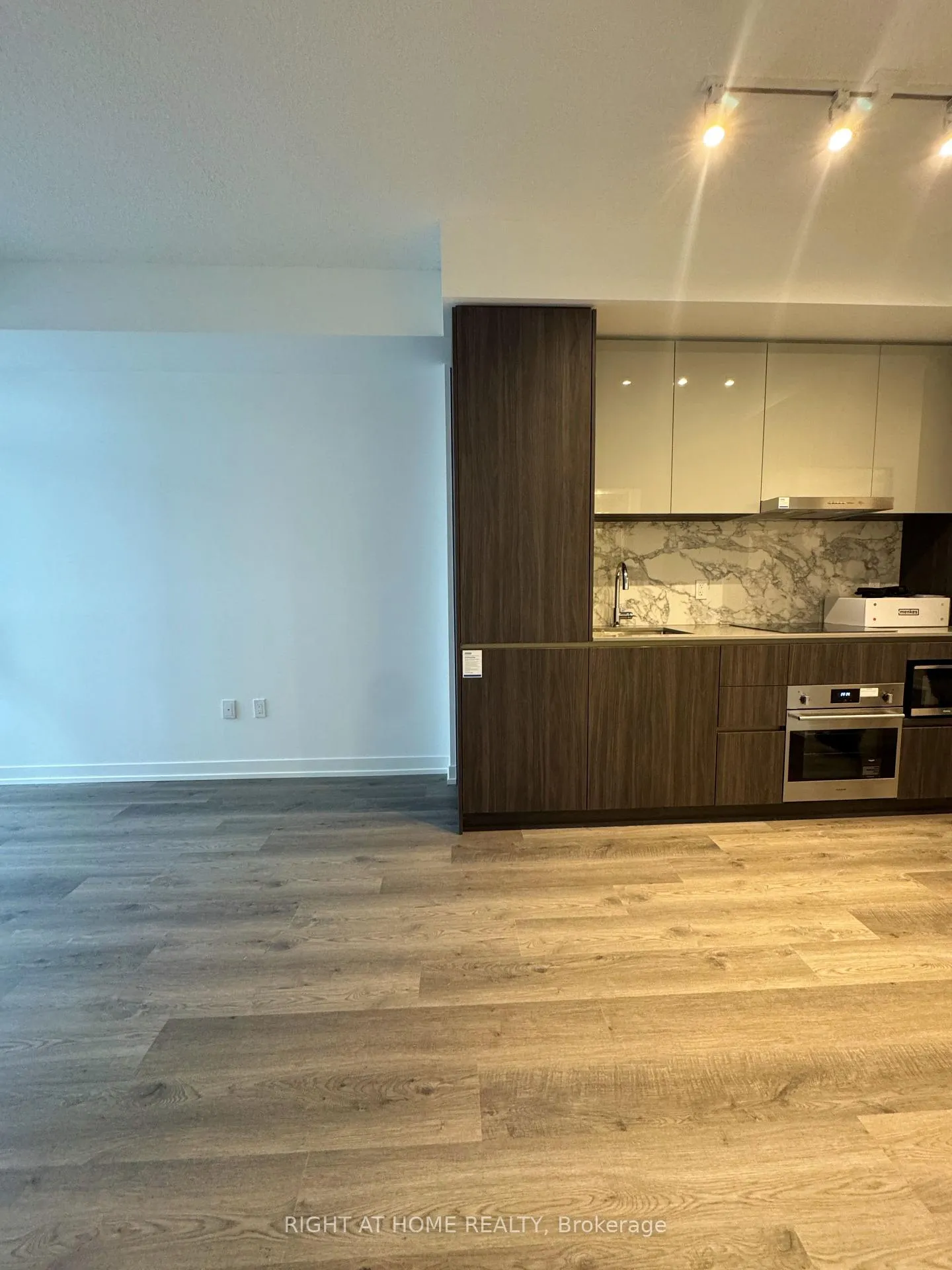 Photo 15 of Unit 3810, 8 Interchange Way, Vaughan, Vaughan Corporate Centre — HOMEH