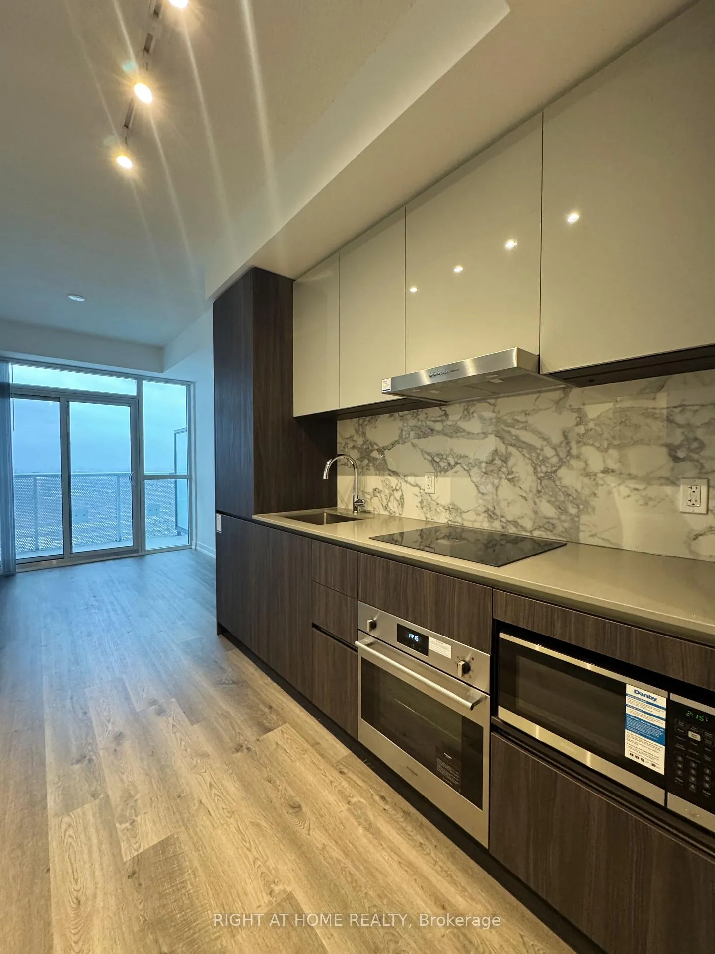 Photo 19 of Unit 3810, 8 Interchange Way, Vaughan, Vaughan Corporate Centre — HOMEH