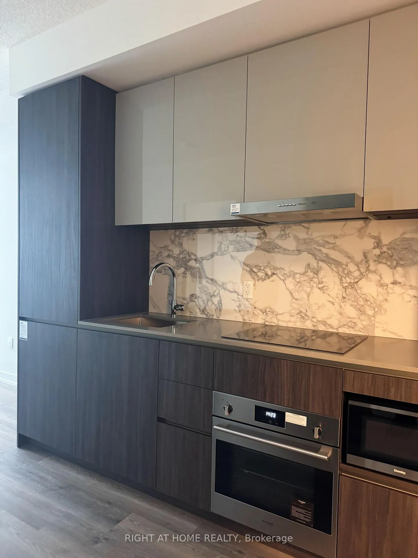 Photo 25 of Unit 3810, 8 Interchange Way, Vaughan, Vaughan Corporate Centre — HOMEH