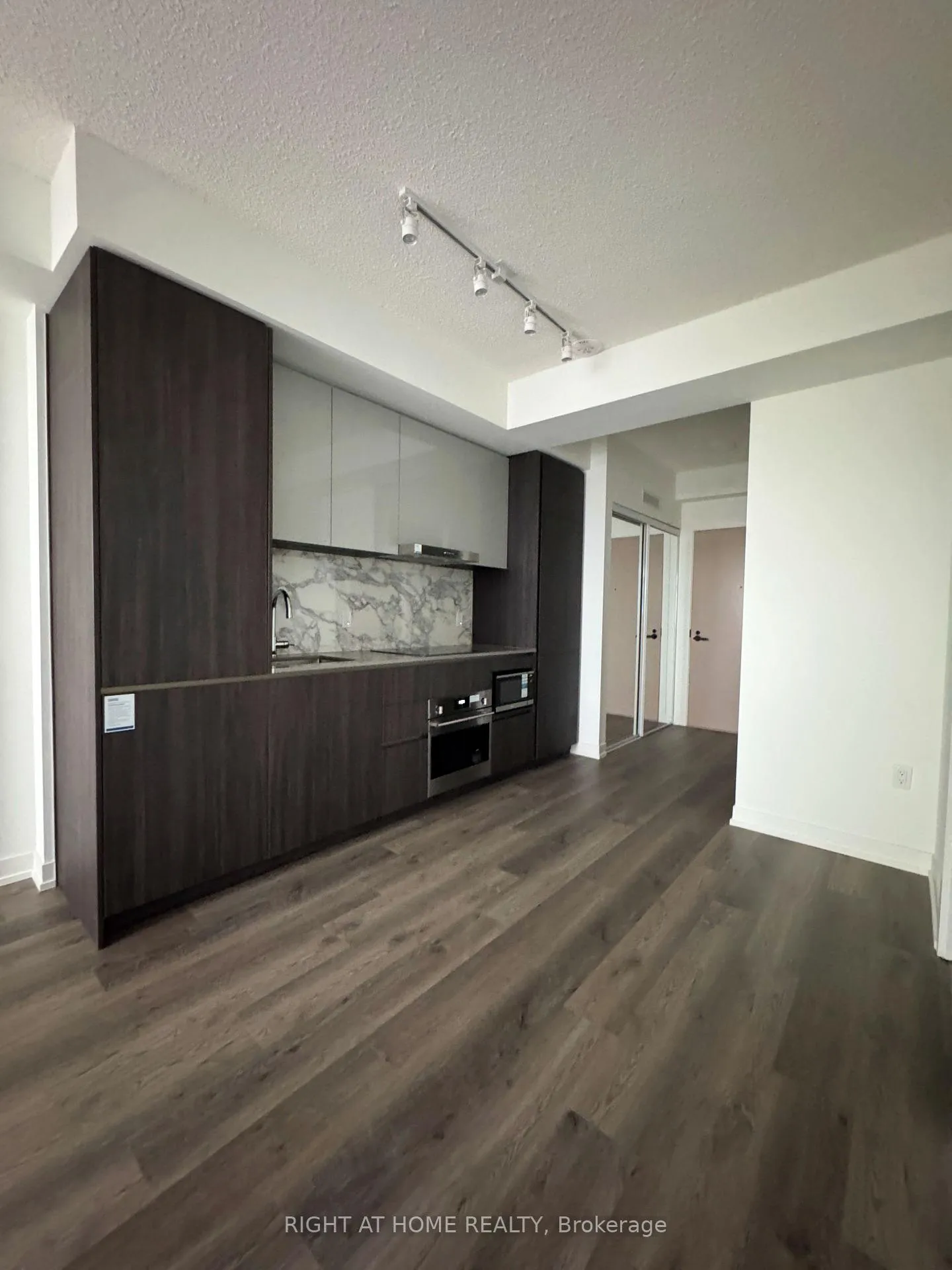 Photo 28 of Unit 3810, 8 Interchange Way, Vaughan, Vaughan Corporate Centre — HOMEH