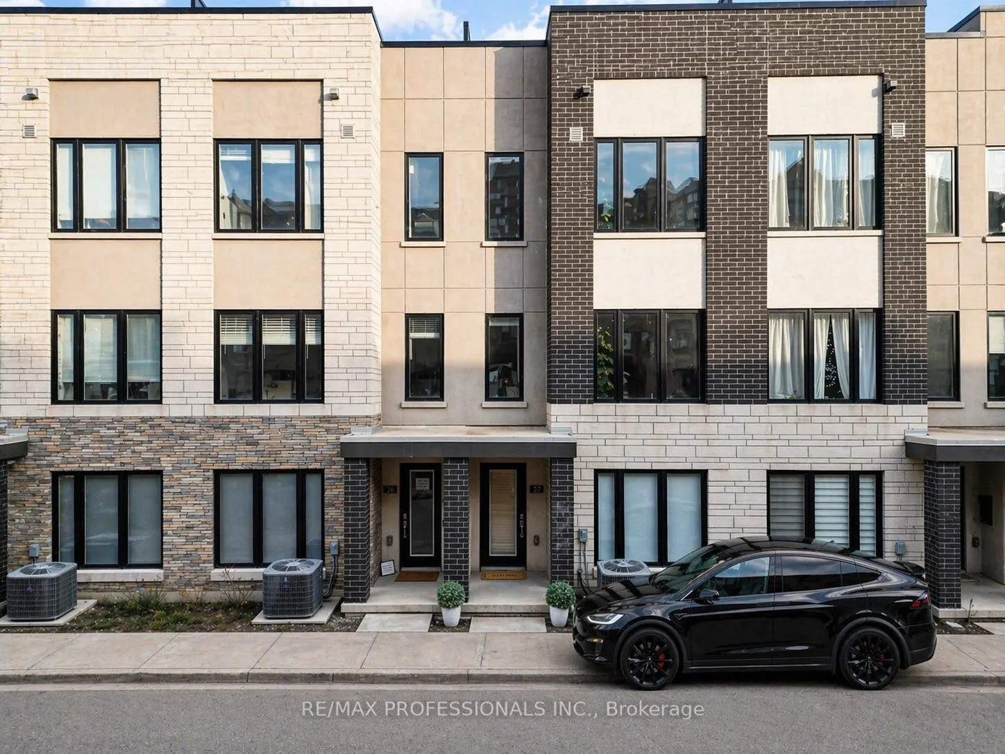 Photo 2 of Unit TH27, 1095 Cooke Boulevard, Burlington, LaSalle — HOMEH