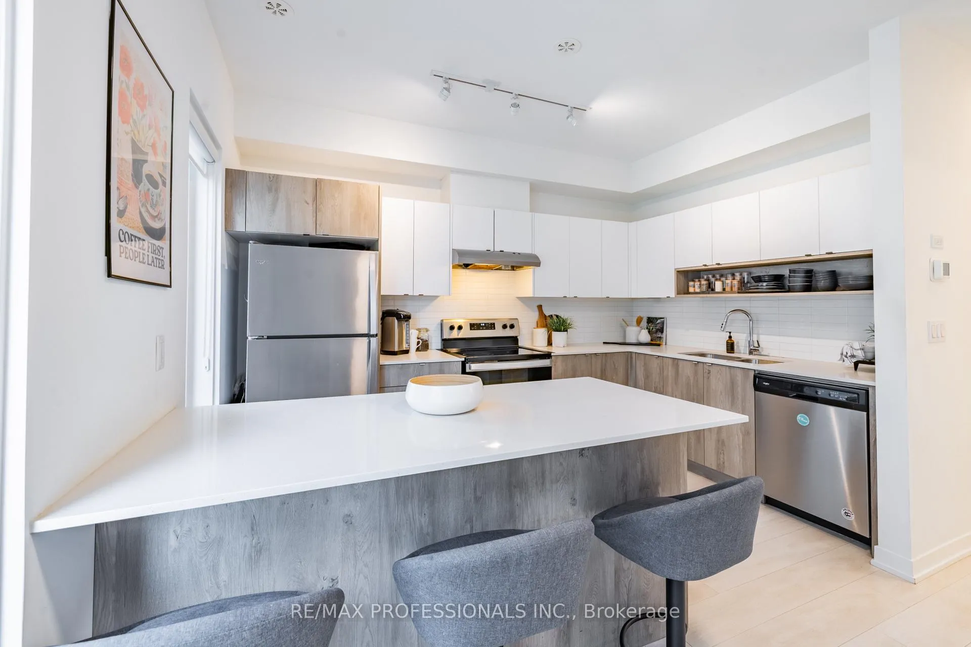 Photo 11 of Unit TH27, 1095 Cooke Boulevard, Burlington, LaSalle — HOMEH