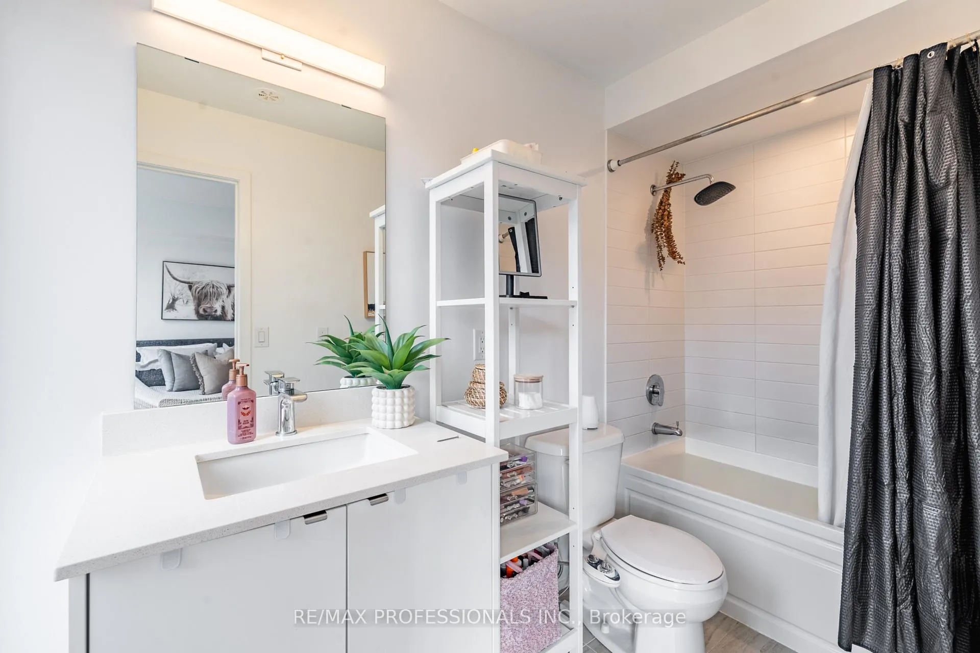 Photo 16 of Unit TH27, 1095 Cooke Boulevard, Burlington, LaSalle — HOMEH