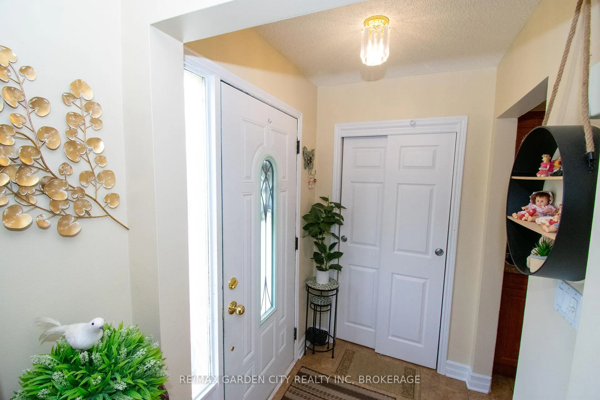 Photo 5 of 56 Terrace Avenue, Welland, Broadway — HOMEH