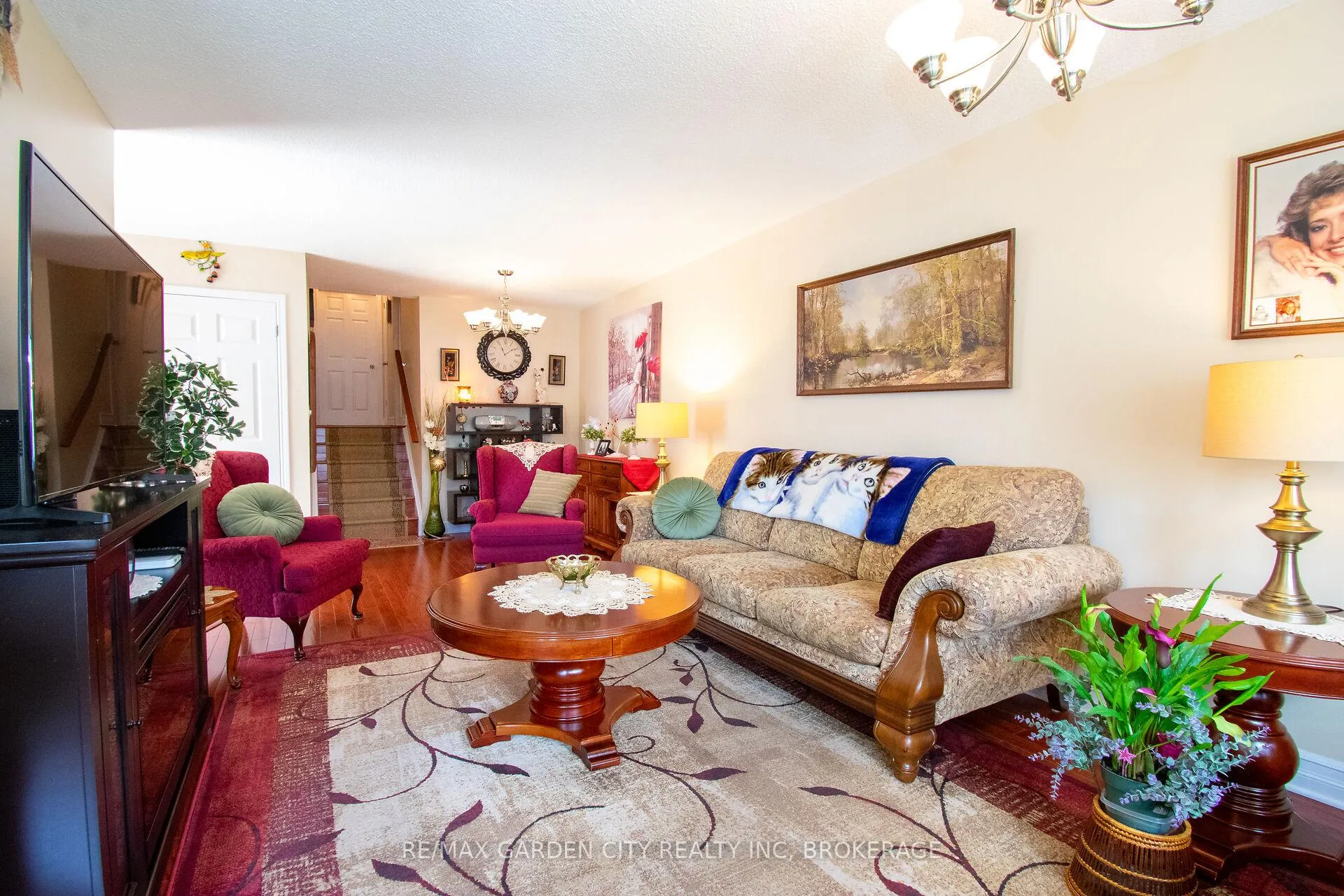 Photo 7 of 56 Terrace Avenue, Welland, Broadway — HOMEH