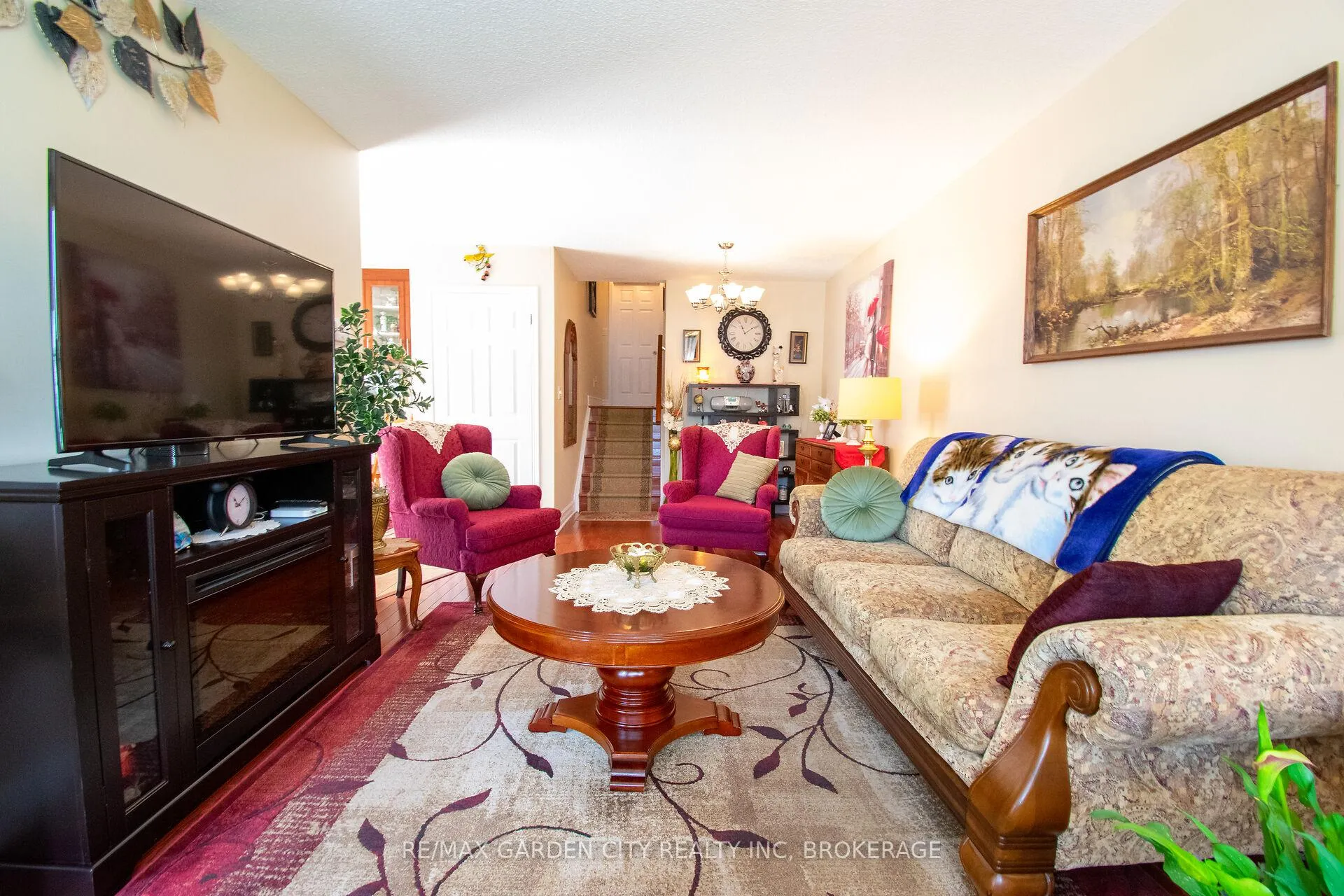 Photo 8 of 56 Terrace Avenue, Welland, Broadway — HOMEH