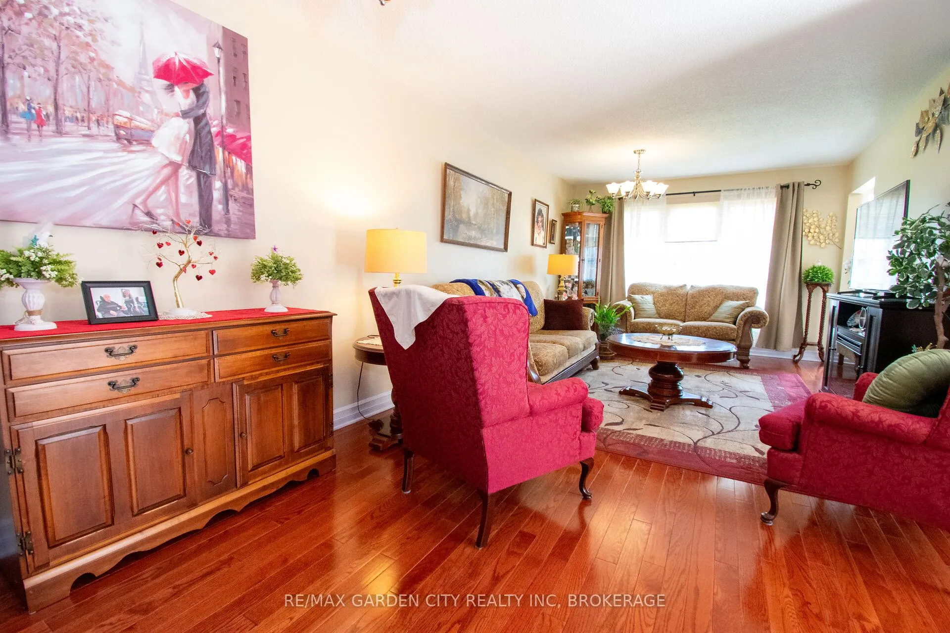 Photo 10 of 56 Terrace Avenue, Welland, Broadway — HOMEH