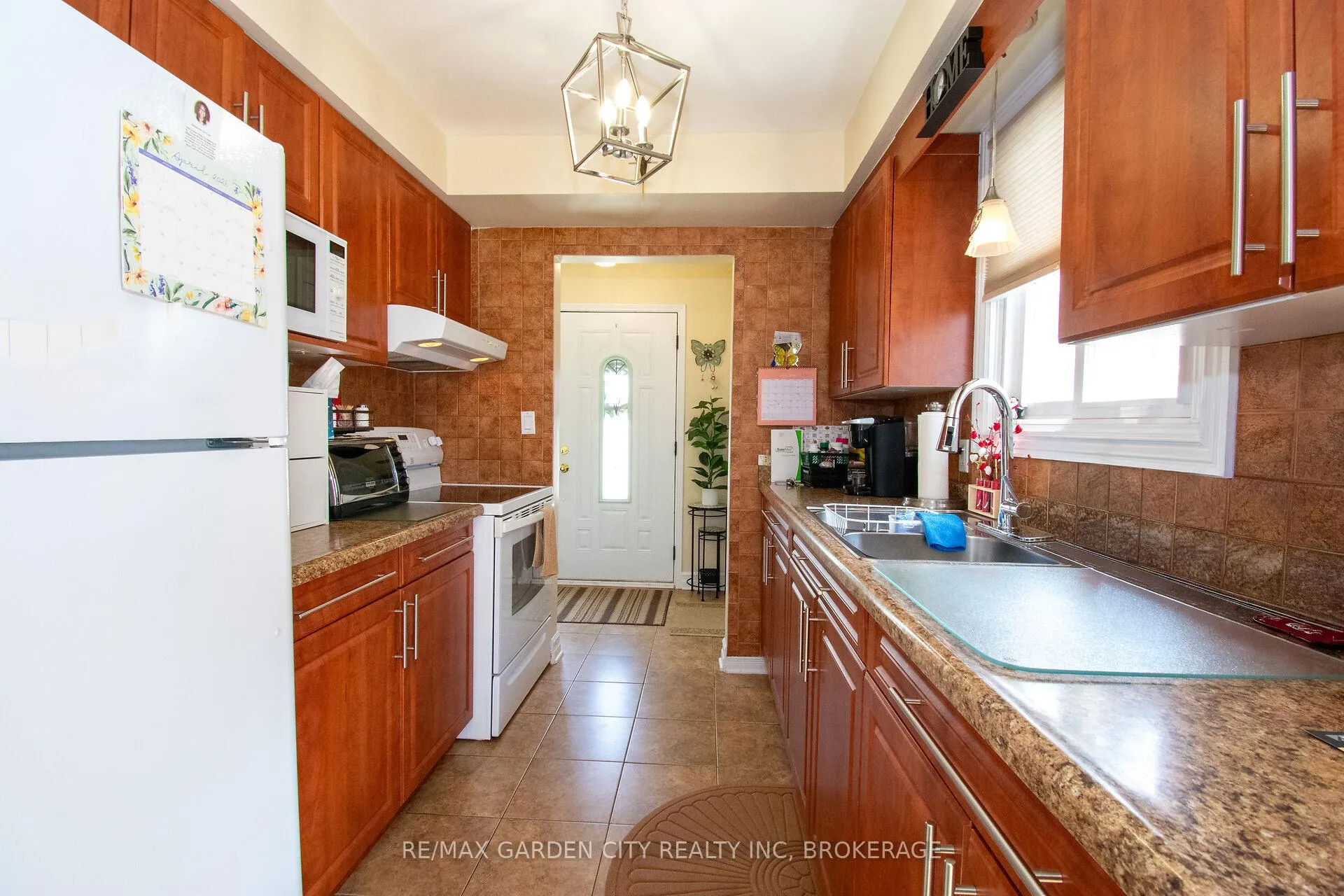 Photo 14 of 56 Terrace Avenue, Welland, Broadway — HOMEH