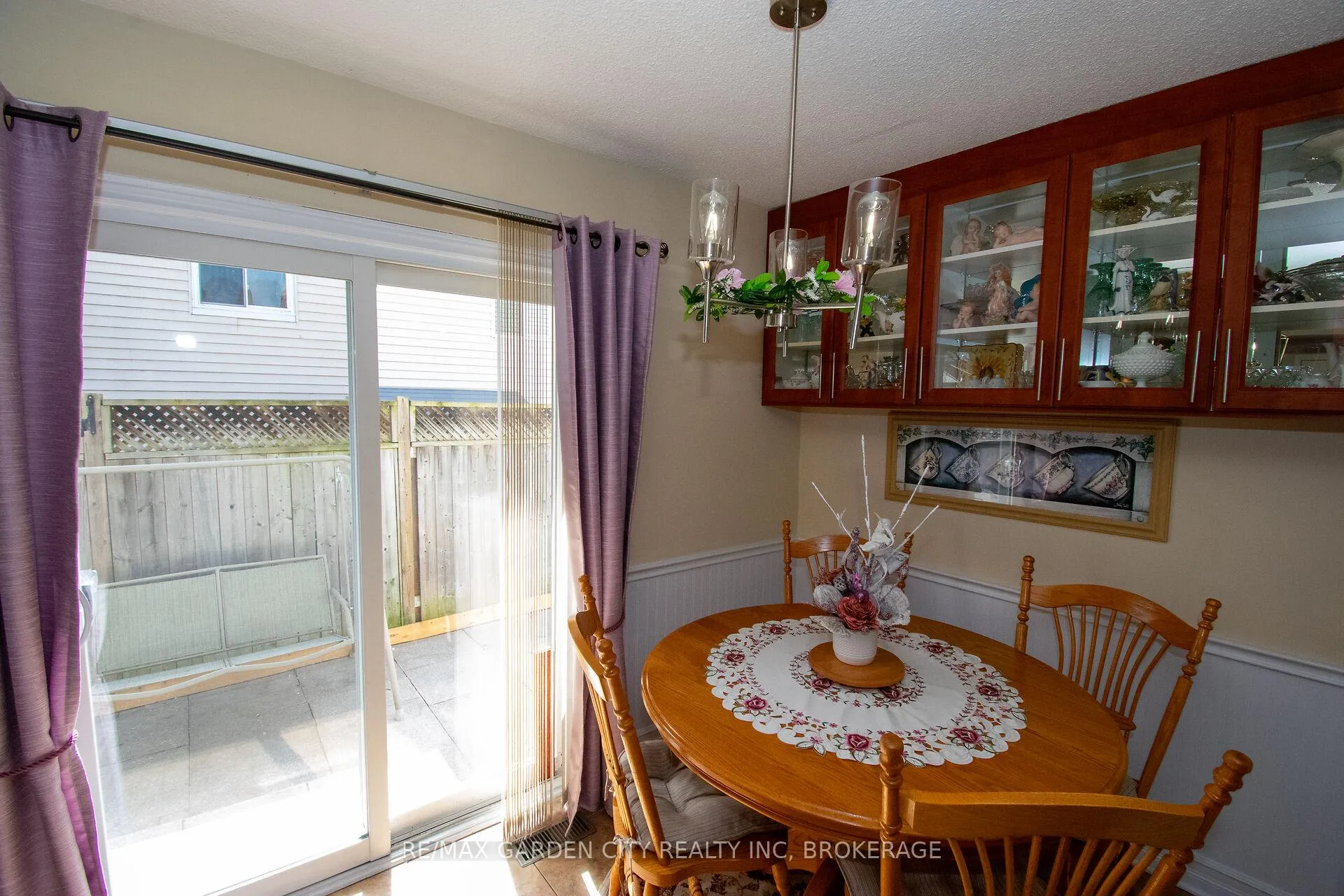 Photo 17 of 56 Terrace Avenue, Welland, Broadway — HOMEH