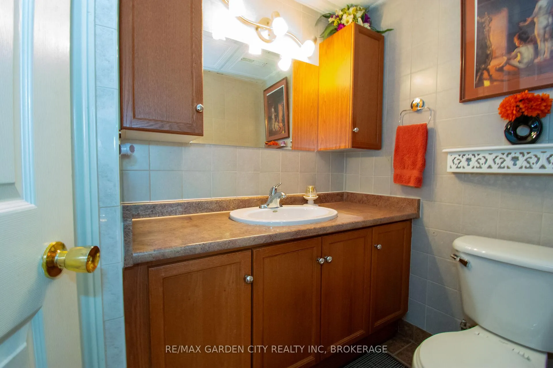 Photo 30 of 56 Terrace Avenue, Welland, Broadway — HOMEH