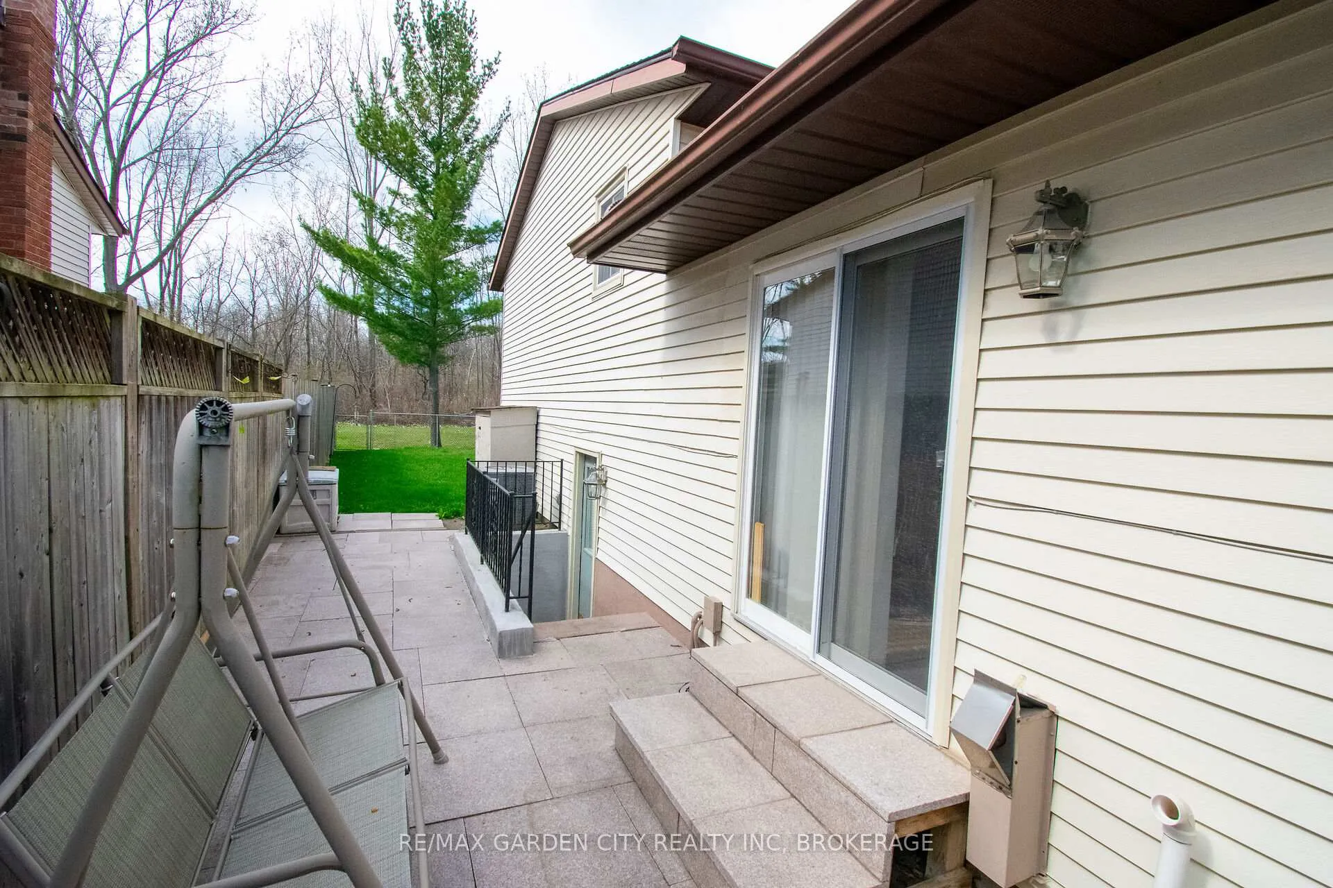Photo 33 of 56 Terrace Avenue, Welland, Broadway — HOMEH