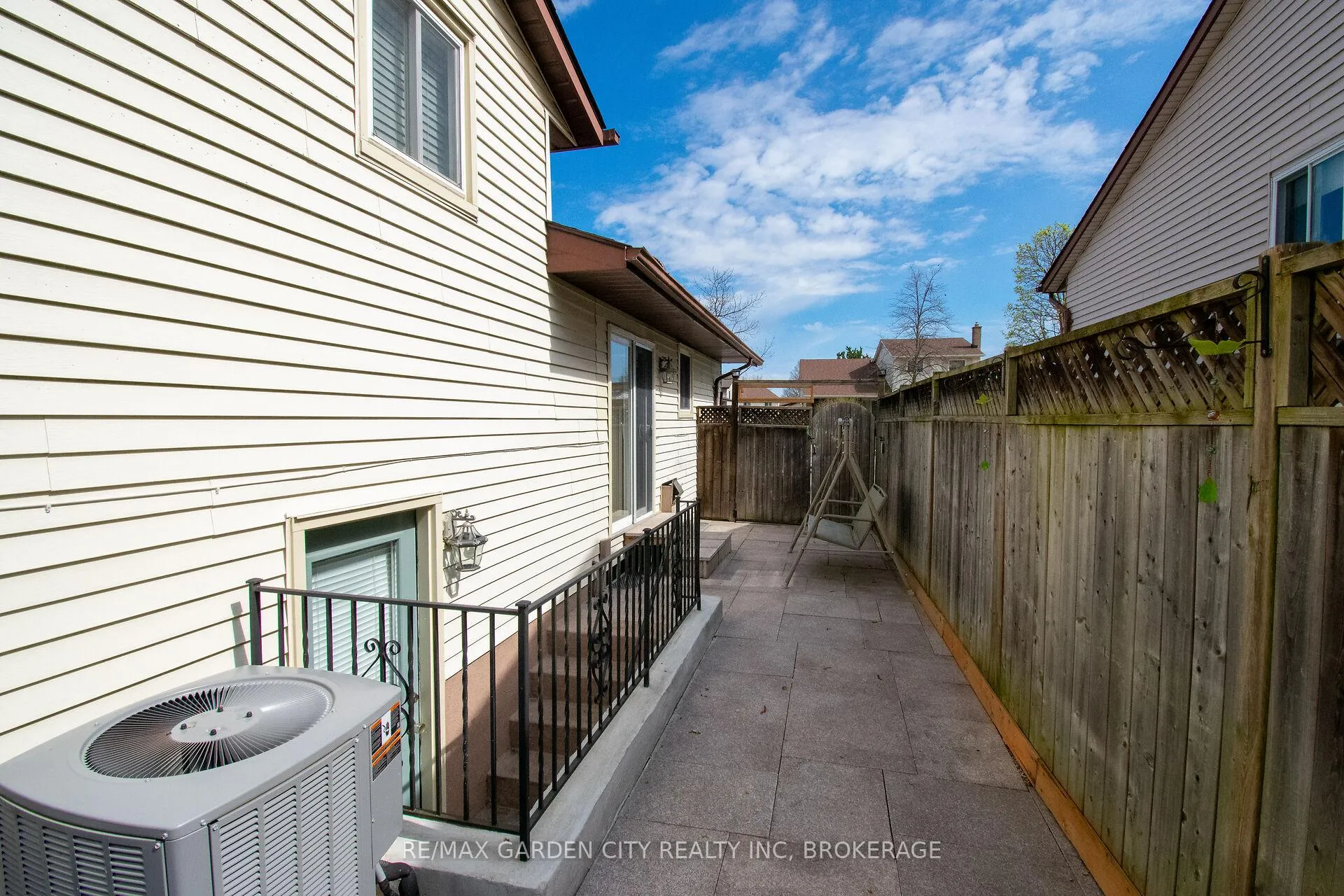 Photo 35 of 56 Terrace Avenue, Welland, Broadway — HOMEH