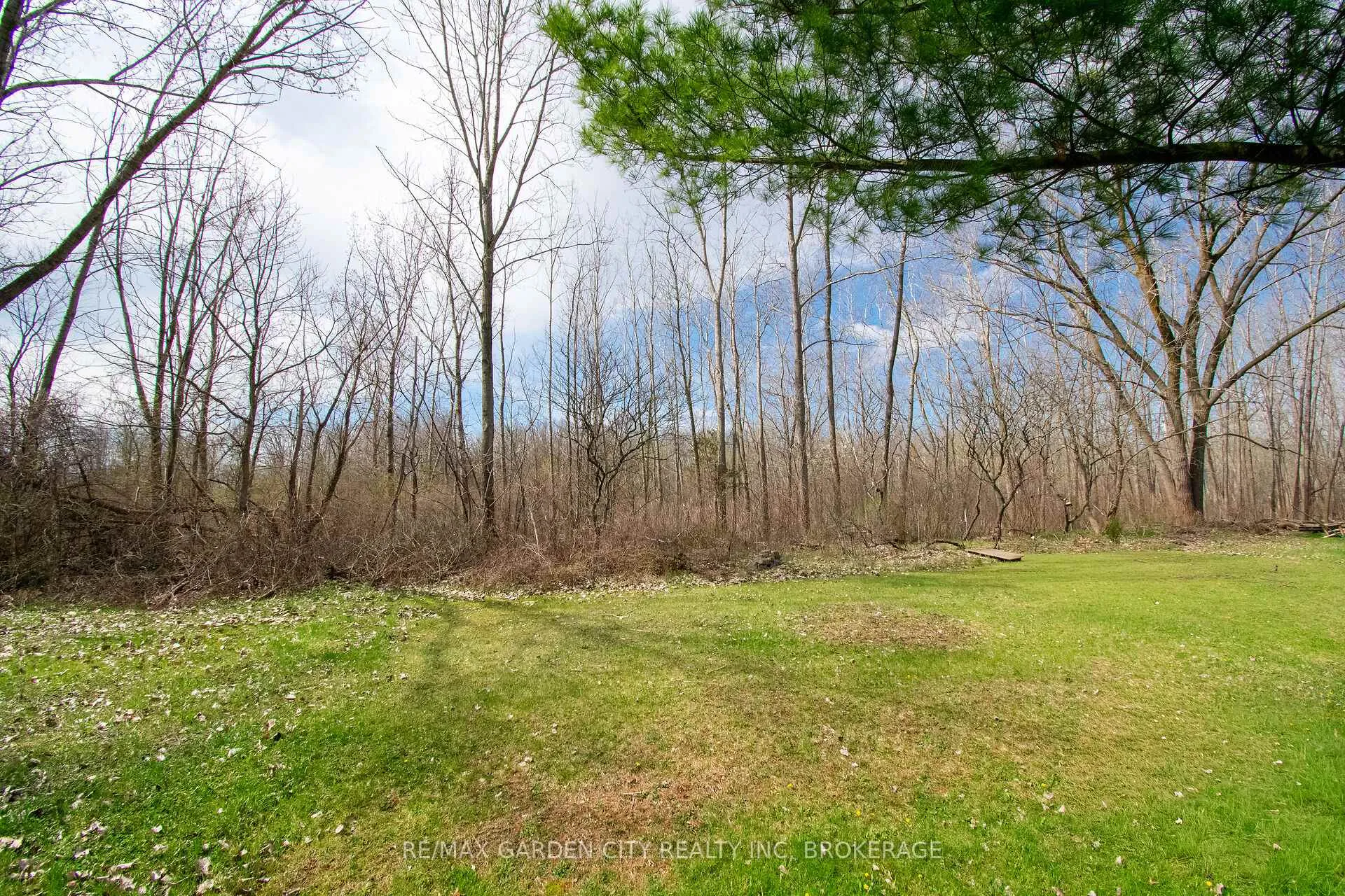 Photo 39 of 56 Terrace Avenue, Welland, Broadway — HOMEH