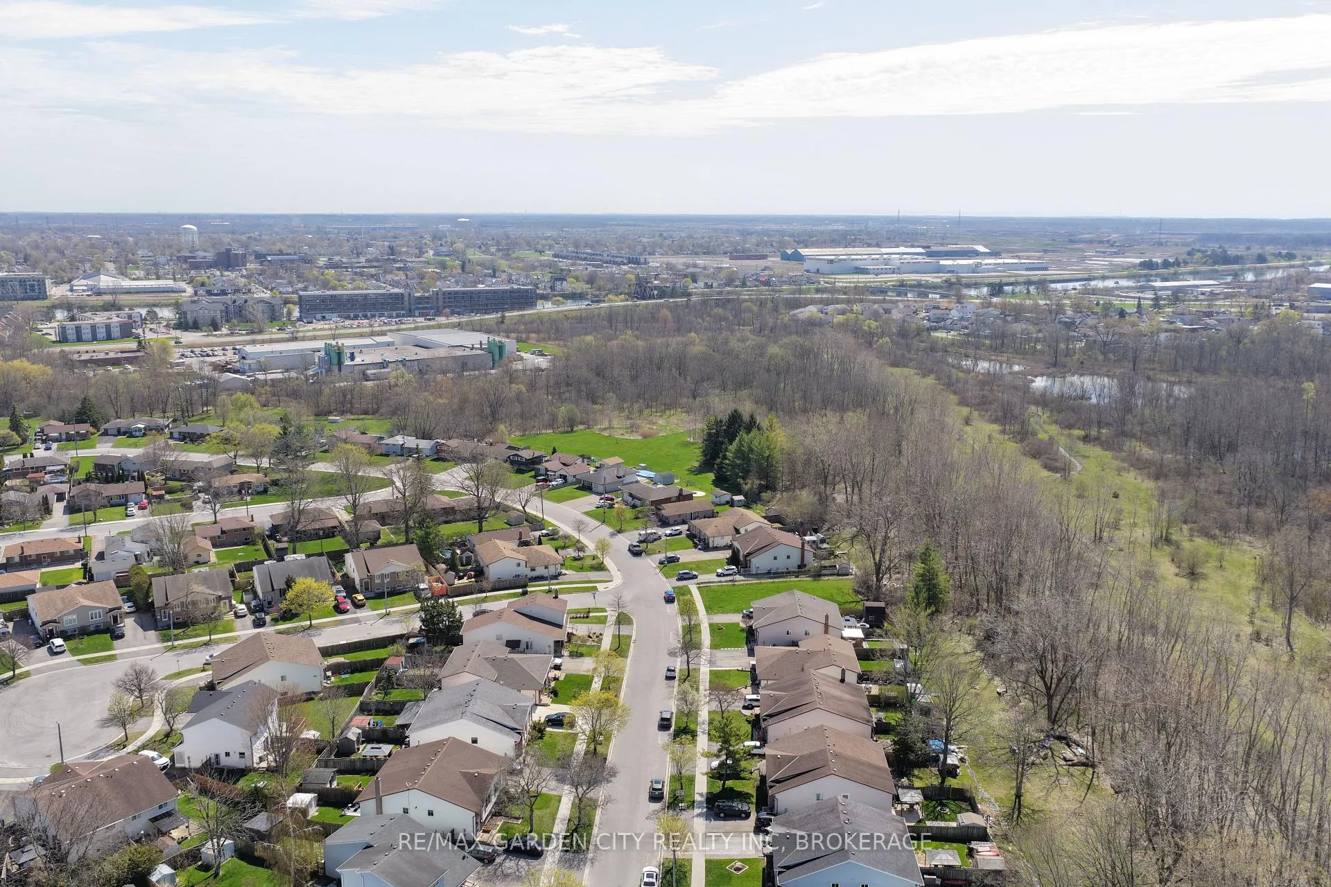 Photo 48 of 56 Terrace Avenue, Welland, Broadway — HOMEH