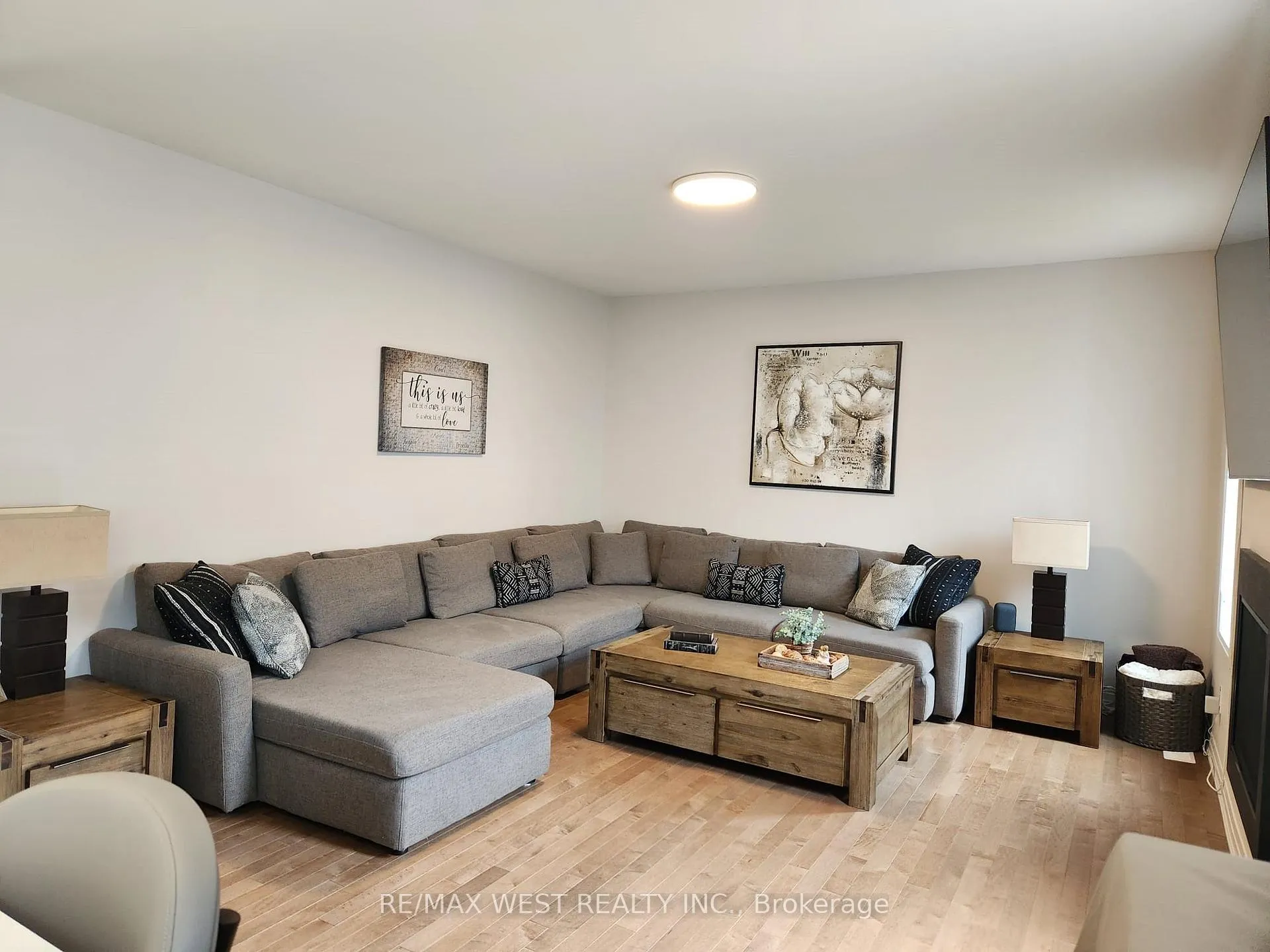 Photo 2 of 609 Sandillon Place, Ottawa, Chapel Hill South - Orleans Village — HOMEH