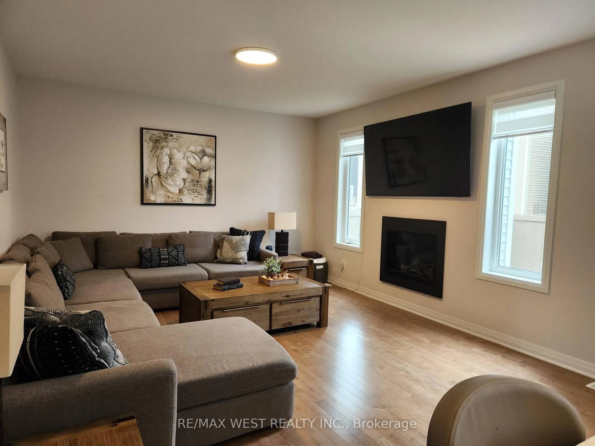 Photo 3 of 609 Sandillon Place, Ottawa, Chapel Hill South - Orleans Village — HOMEH