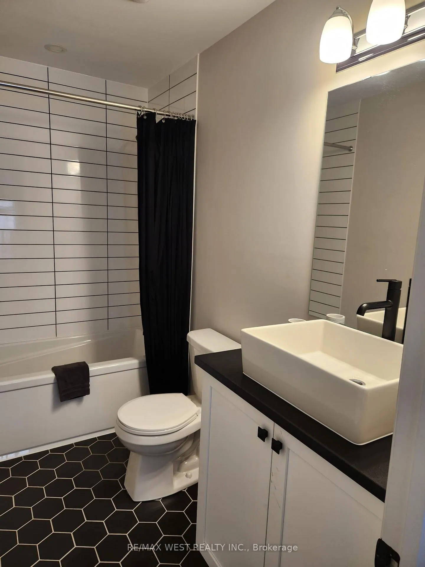 Photo 8 of 609 Sandillon Place, Ottawa, Chapel Hill South - Orleans Village — HOMEH