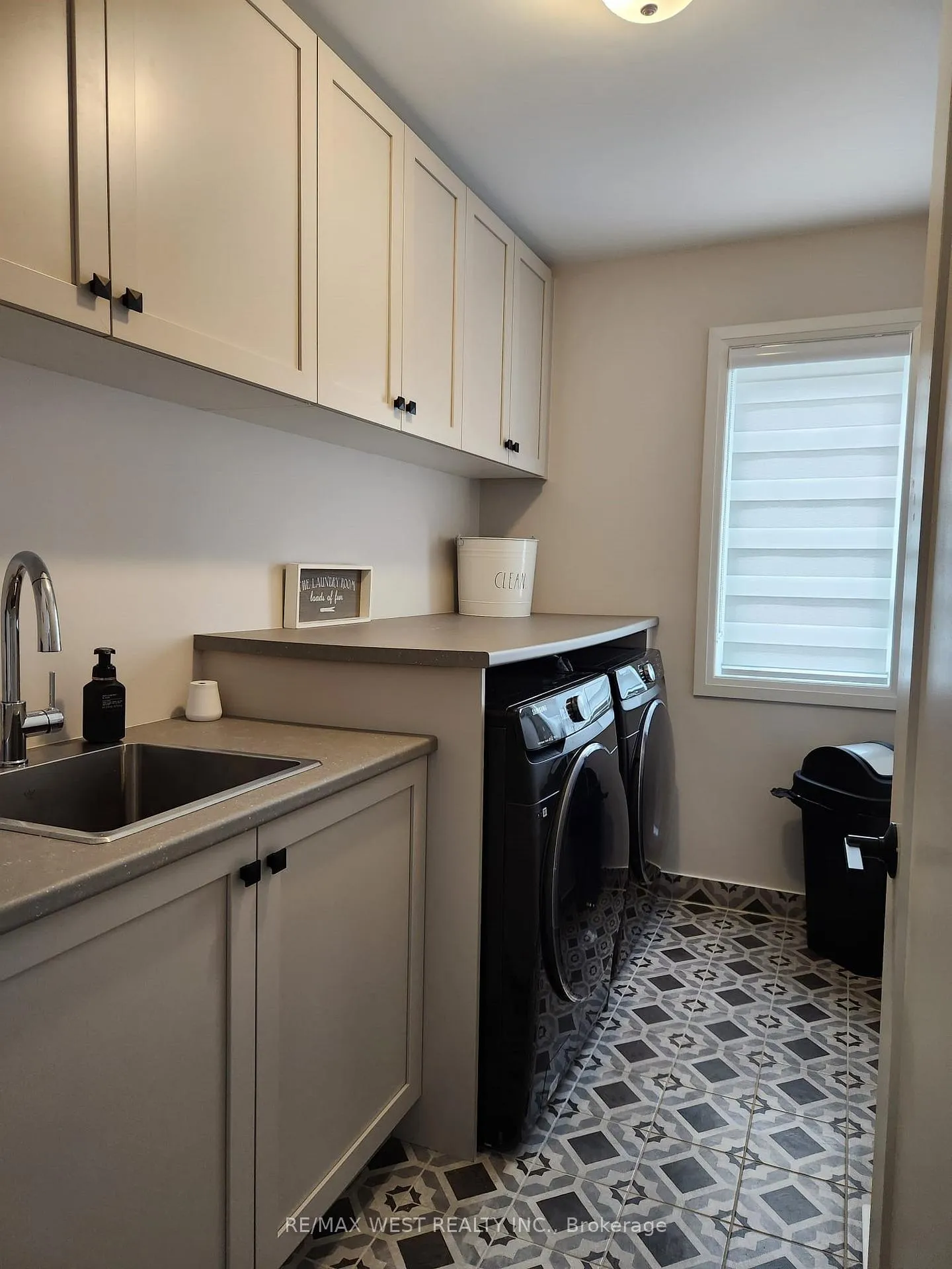 Photo 9 of 609 Sandillon Place, Ottawa, Chapel Hill South - Orleans Village — HOMEH