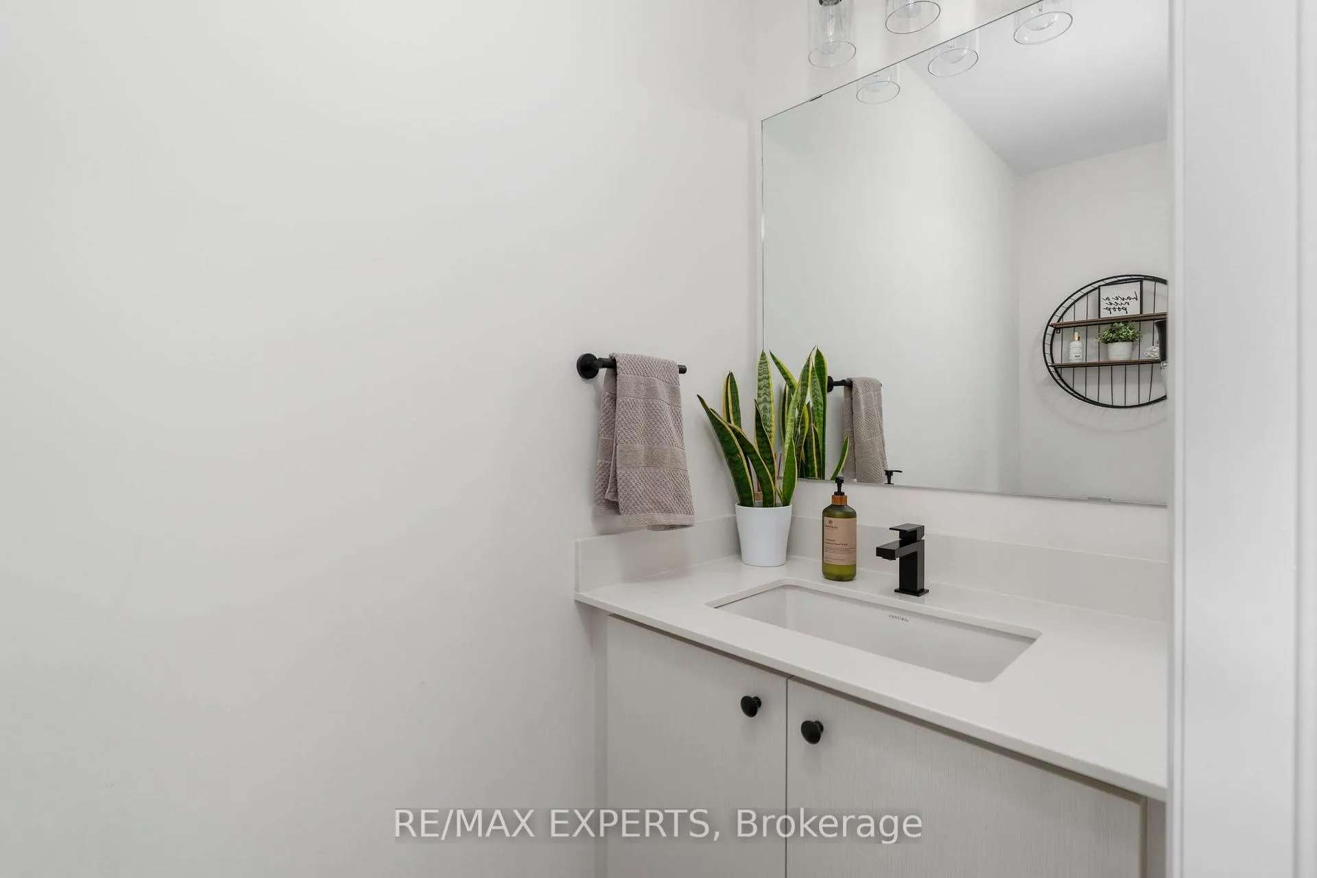 Photo 6 of 1473 Blackmore Street, Innisfil, Alcona — HOMEH