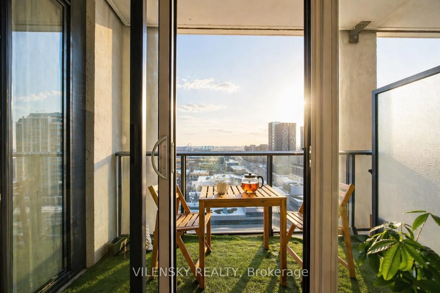 Photo 11 of Unit 1623, 9000 Jane Street, Vaughan, Vaughan Corporate Centre — HOMEH