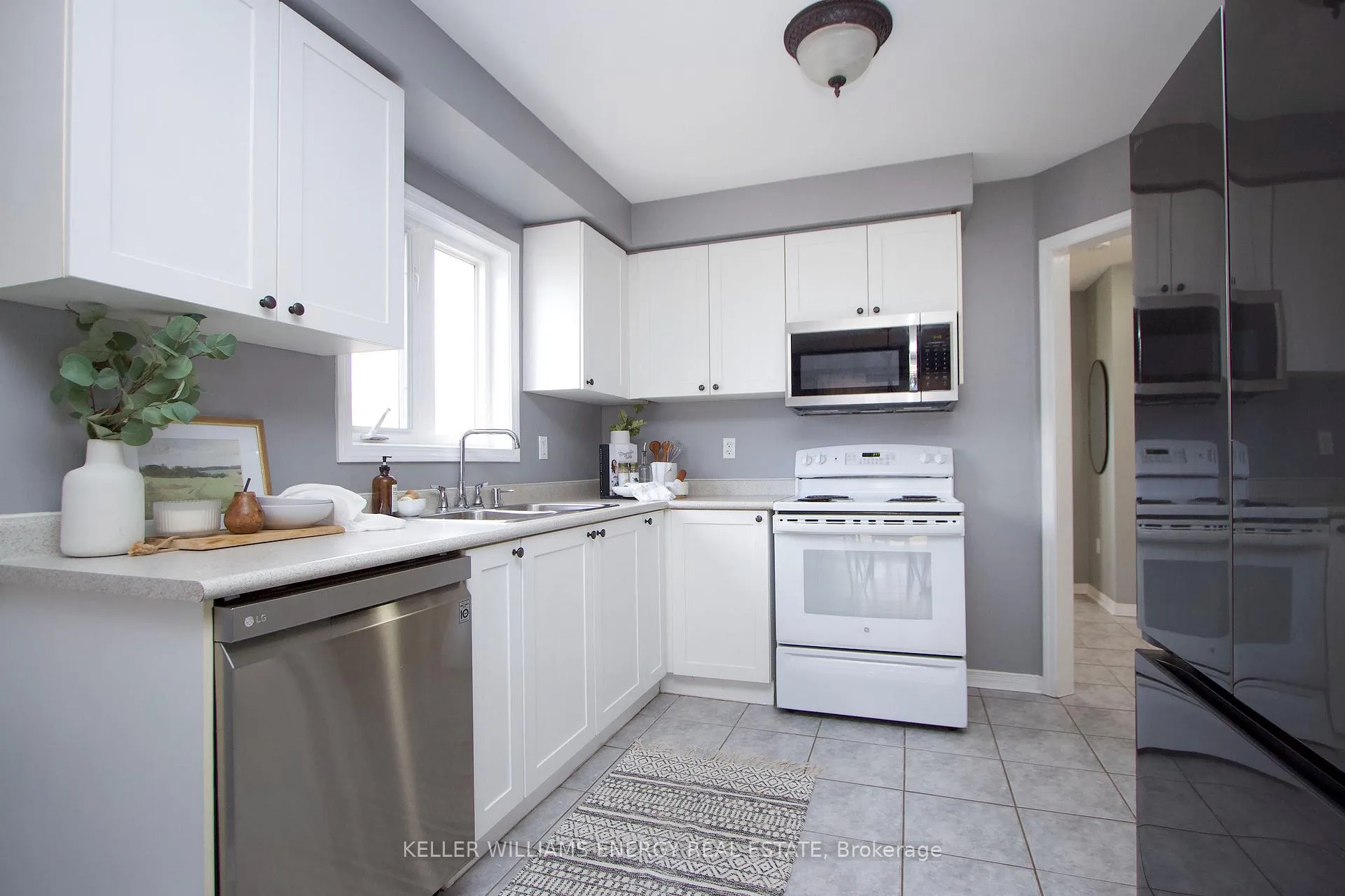 Photo 11 of 38 Hutton Place, Clarington, Bowmanville — HOMEH